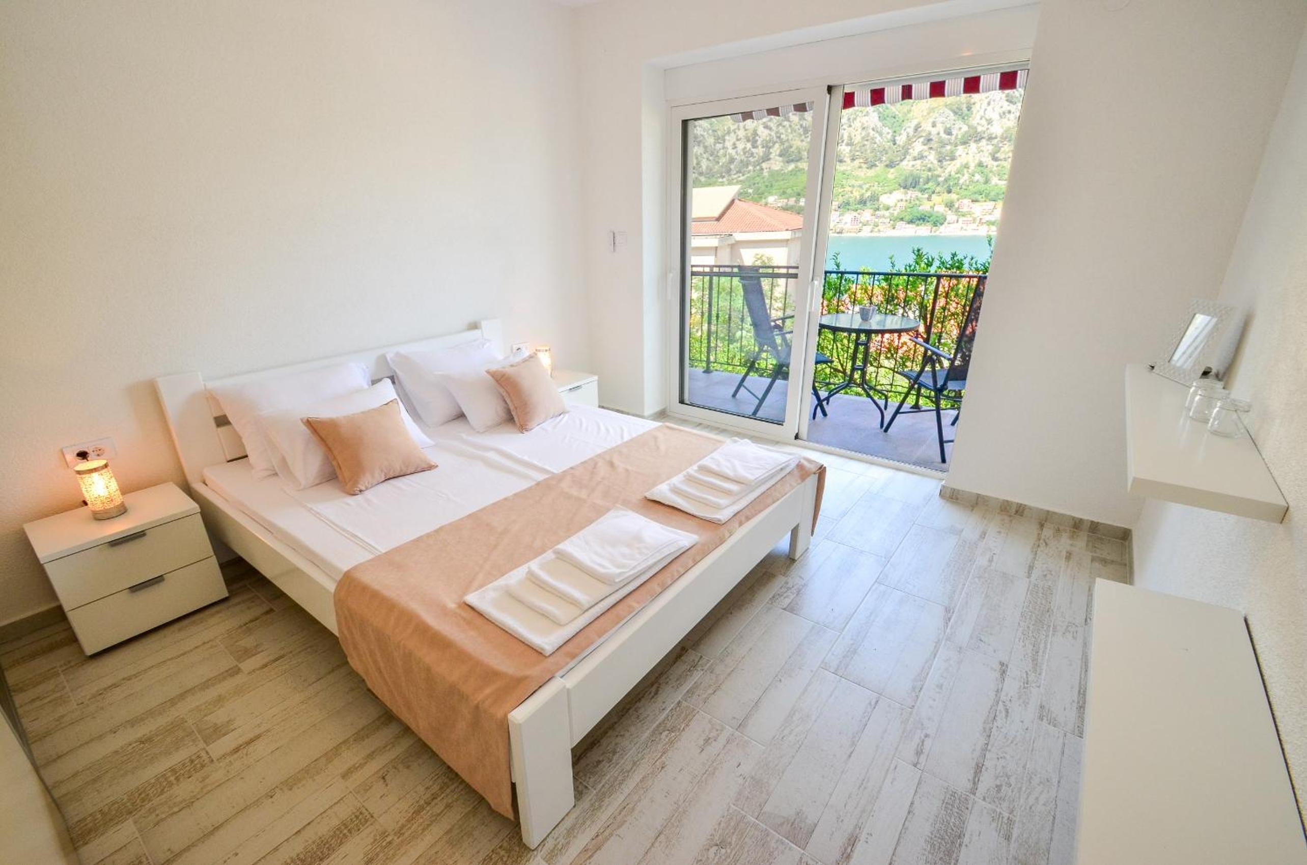 Apartment with Sea View - Photo 14