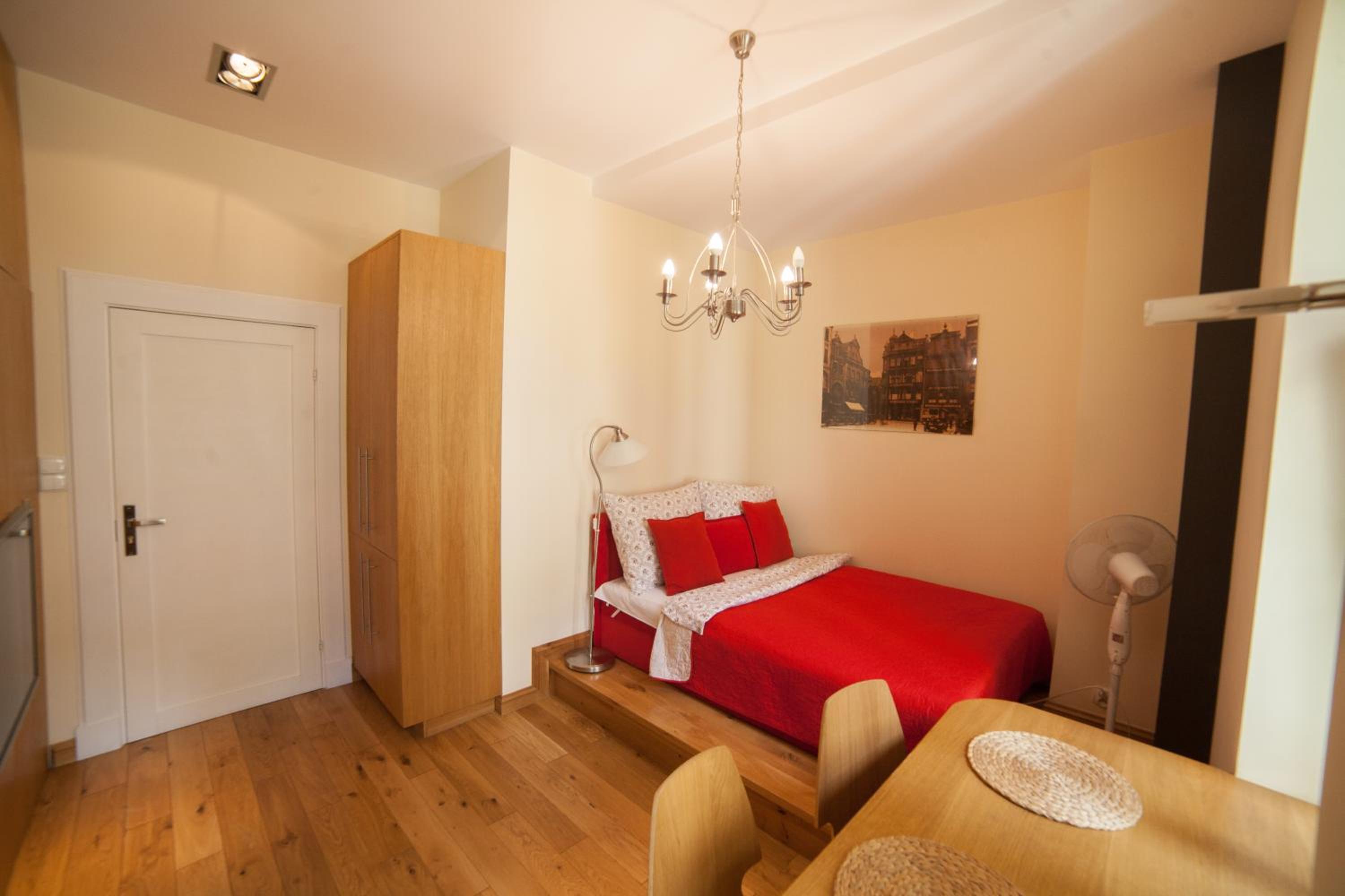 Studio Apartment - Photo 6