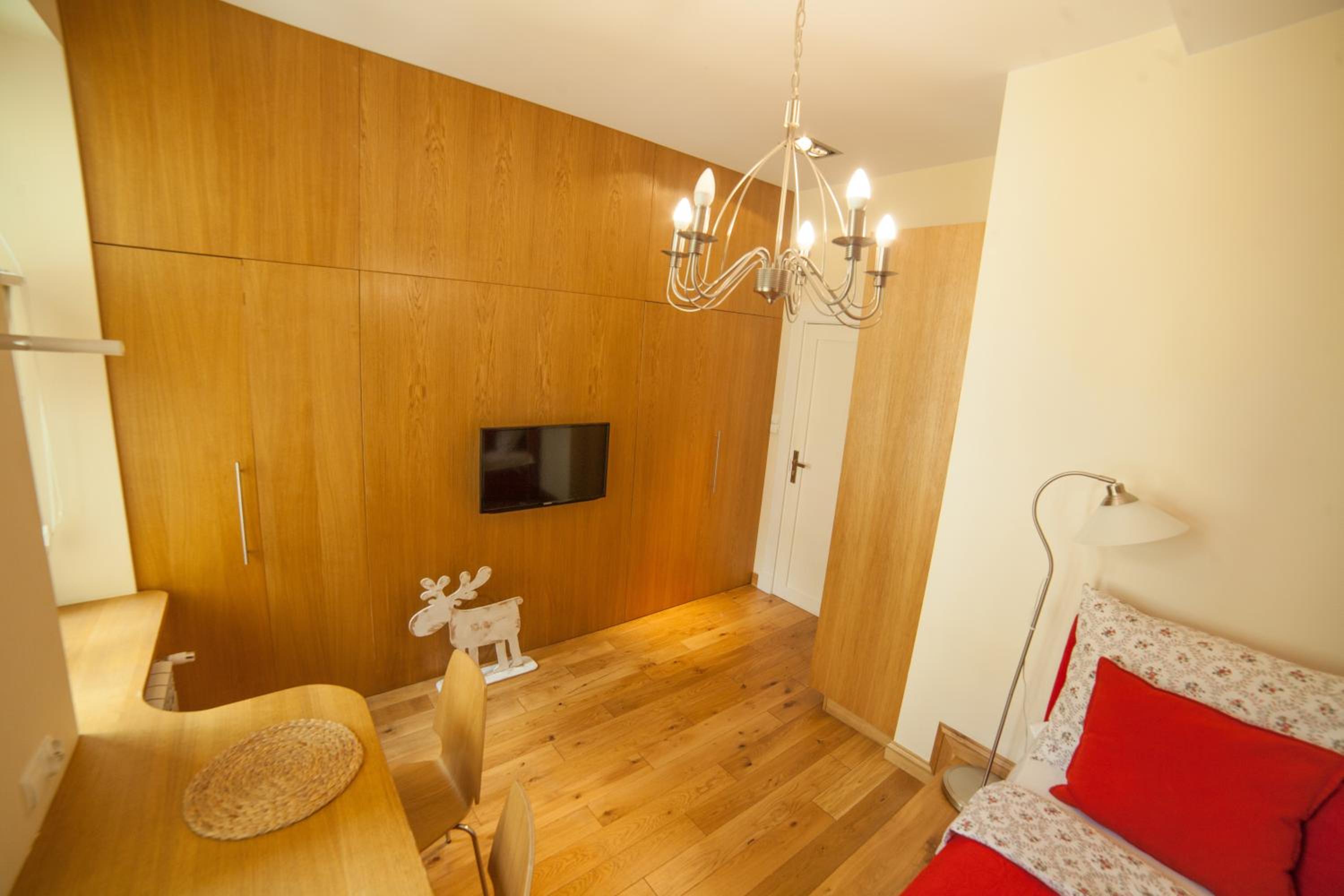 Studio Apartment - Photo 22