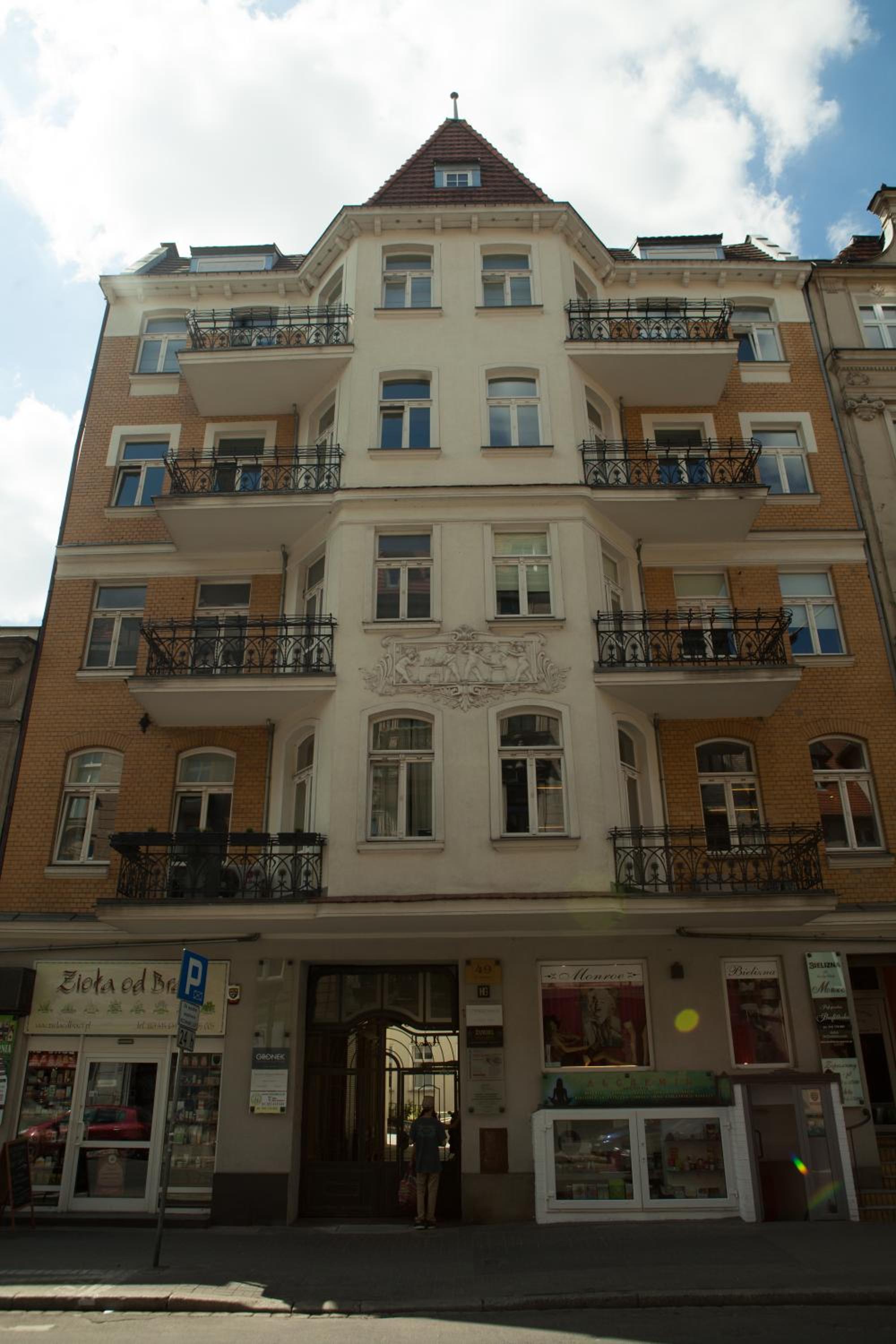 Studio Apartment - Photo 16