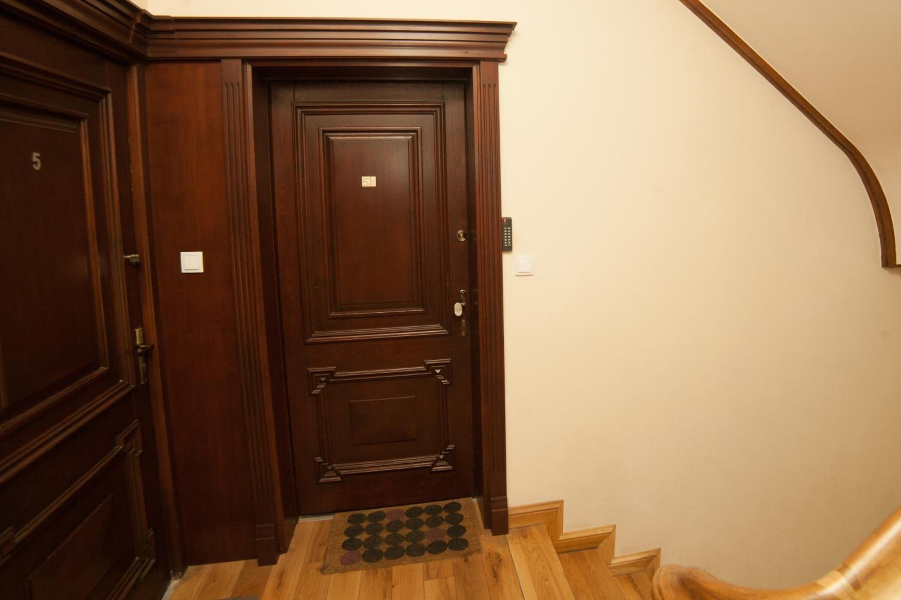 Studio Apartment - Photo 14