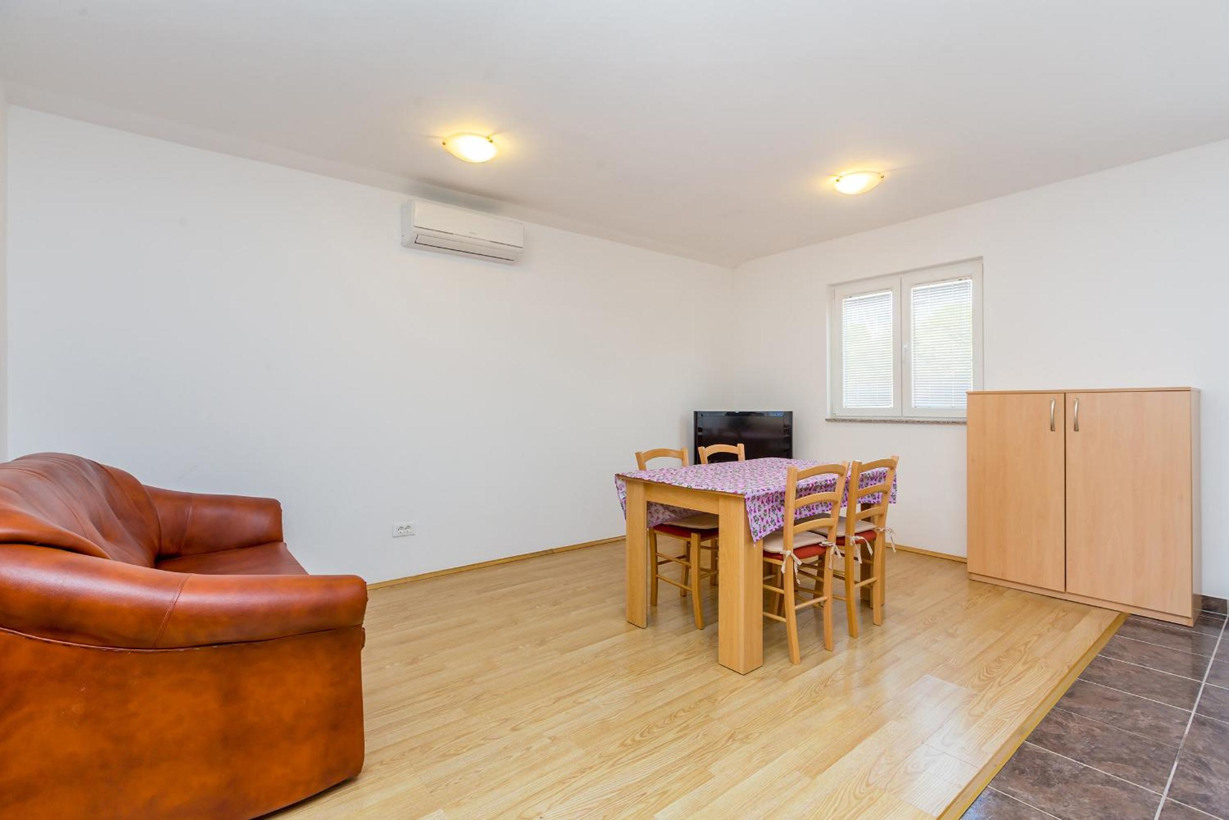 One-Bedroom House photo 3