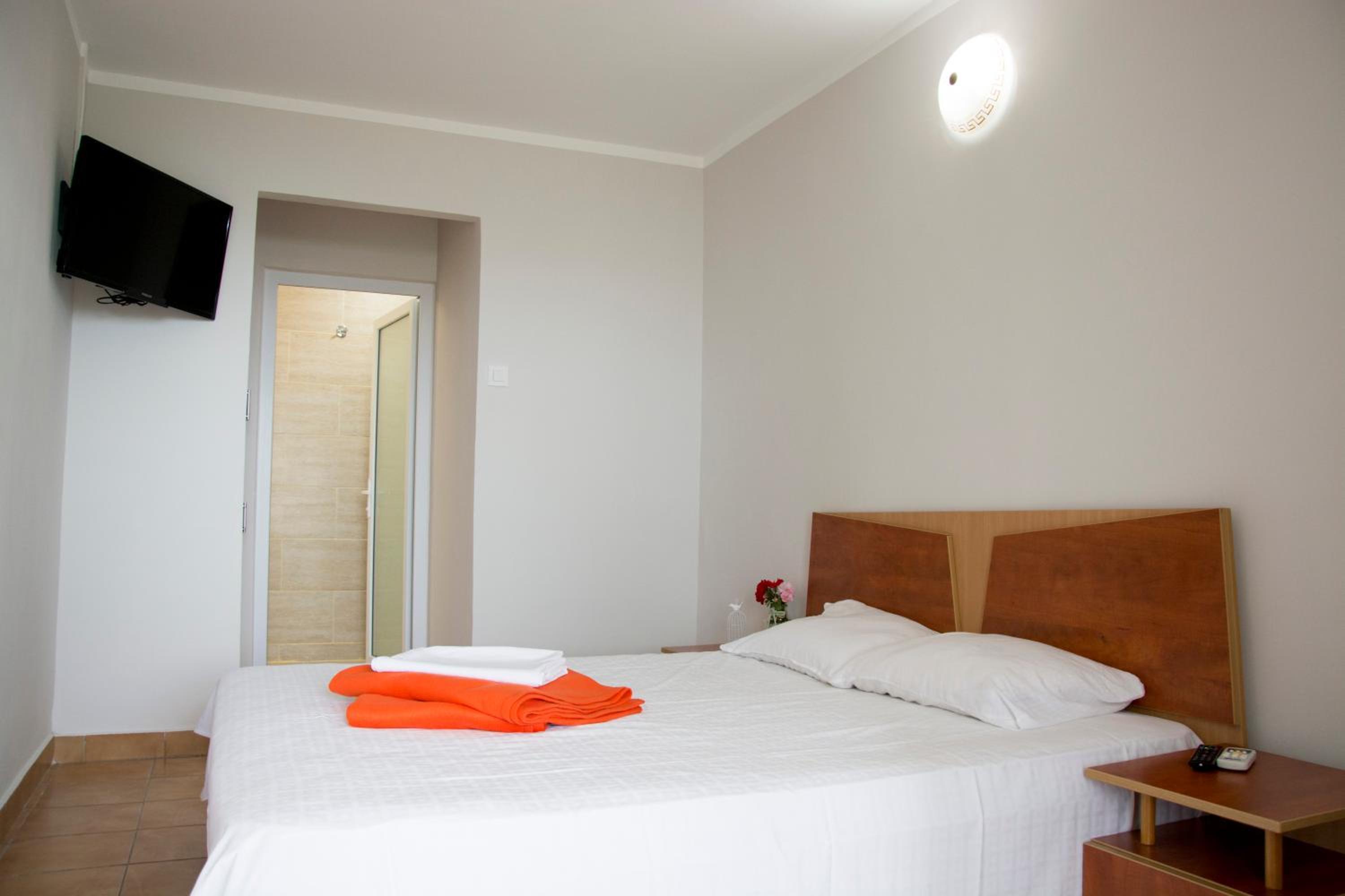 Twin Room with Sea View - Photo 10
