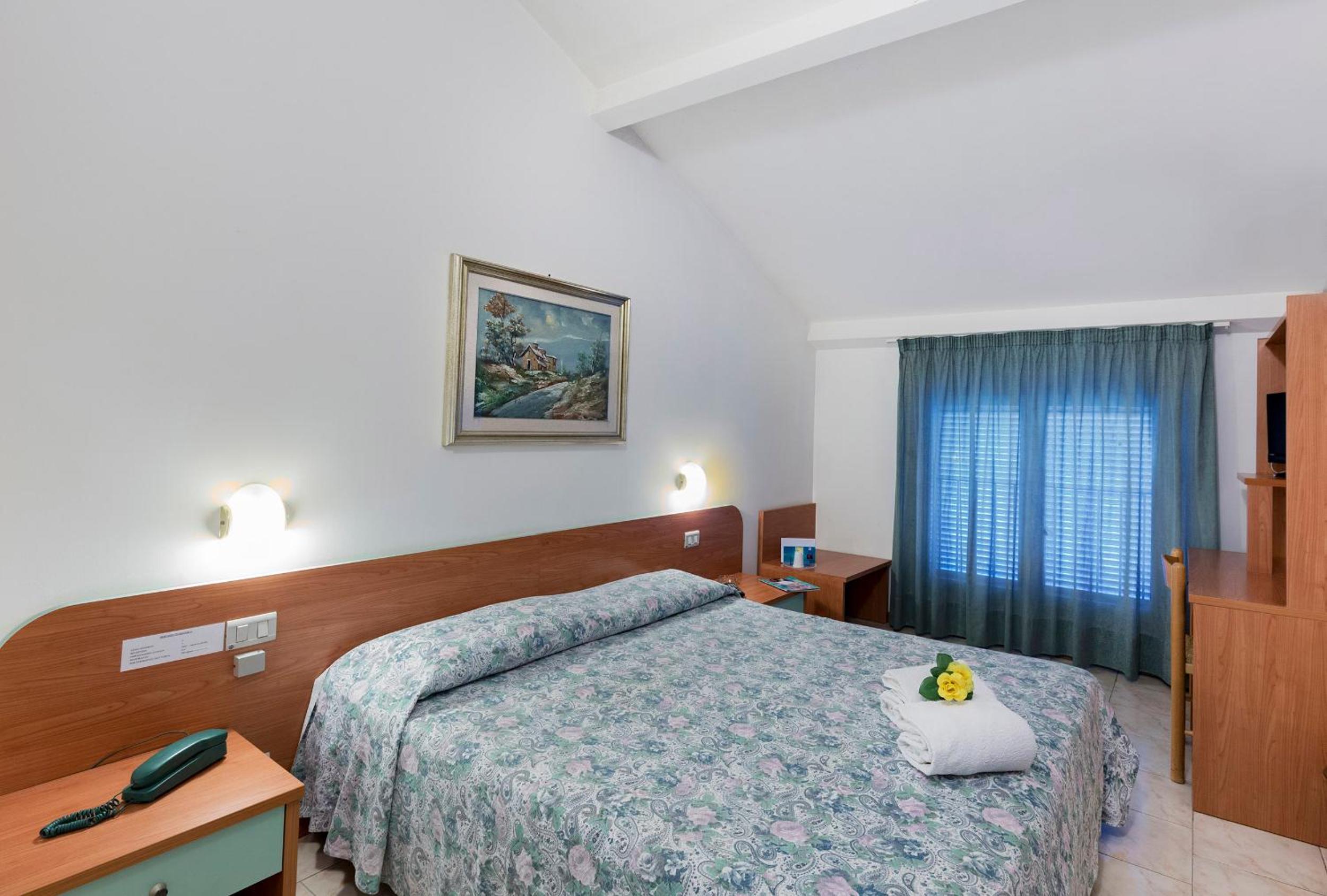Double Room - Photo 8