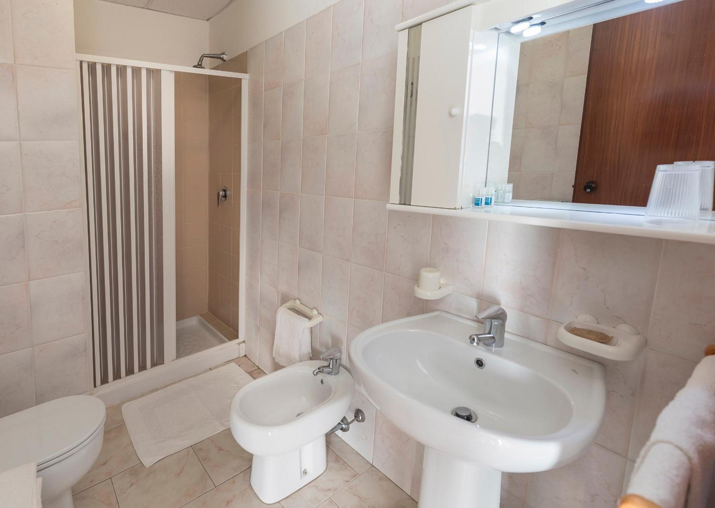 Double Room - Photo 6