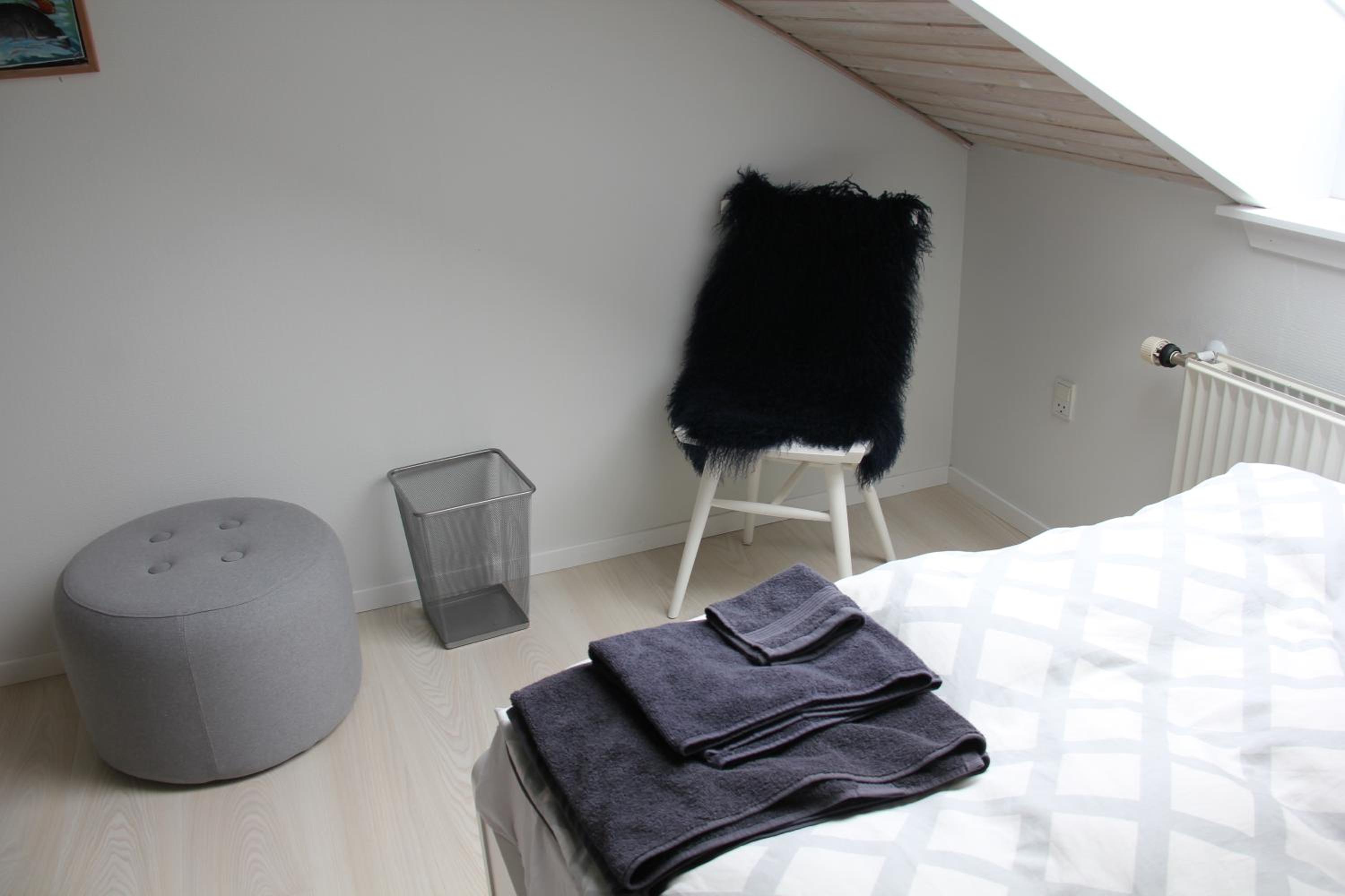 Family Room with Garden View and Shared Bathroom photo 2