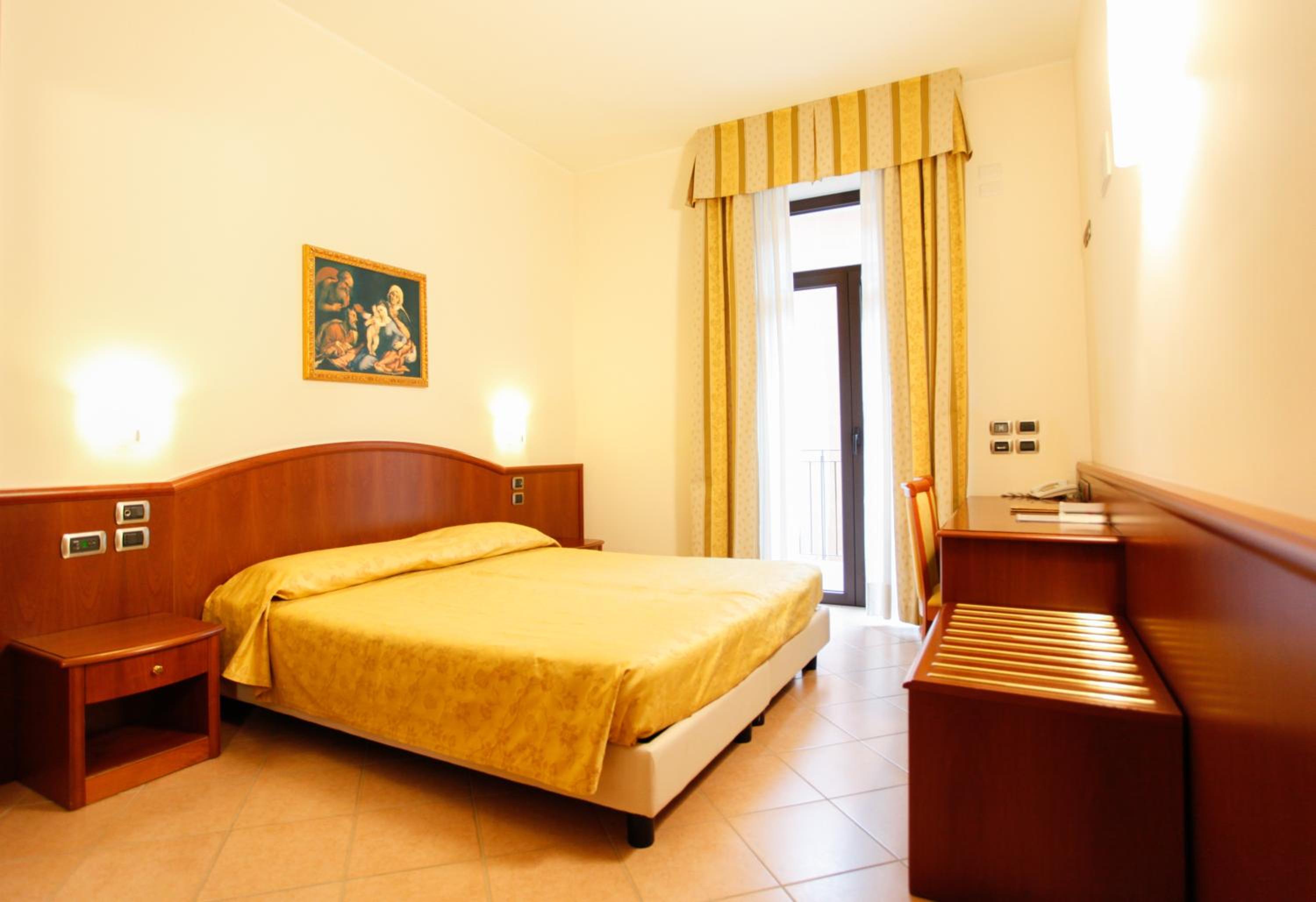 Double or Twin Room with Garden View photo 2