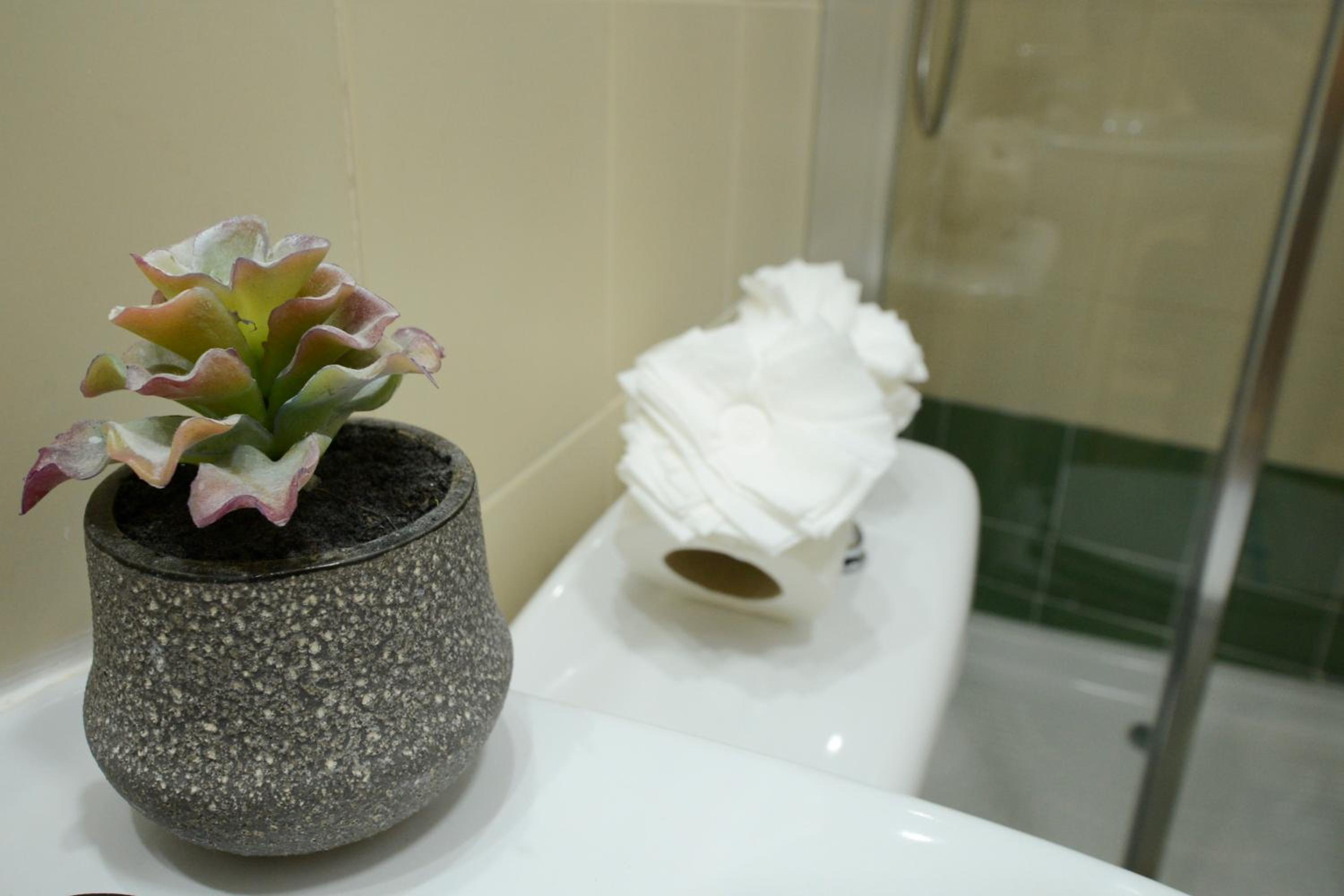 Double Room with Private Bathroom - Photo 93