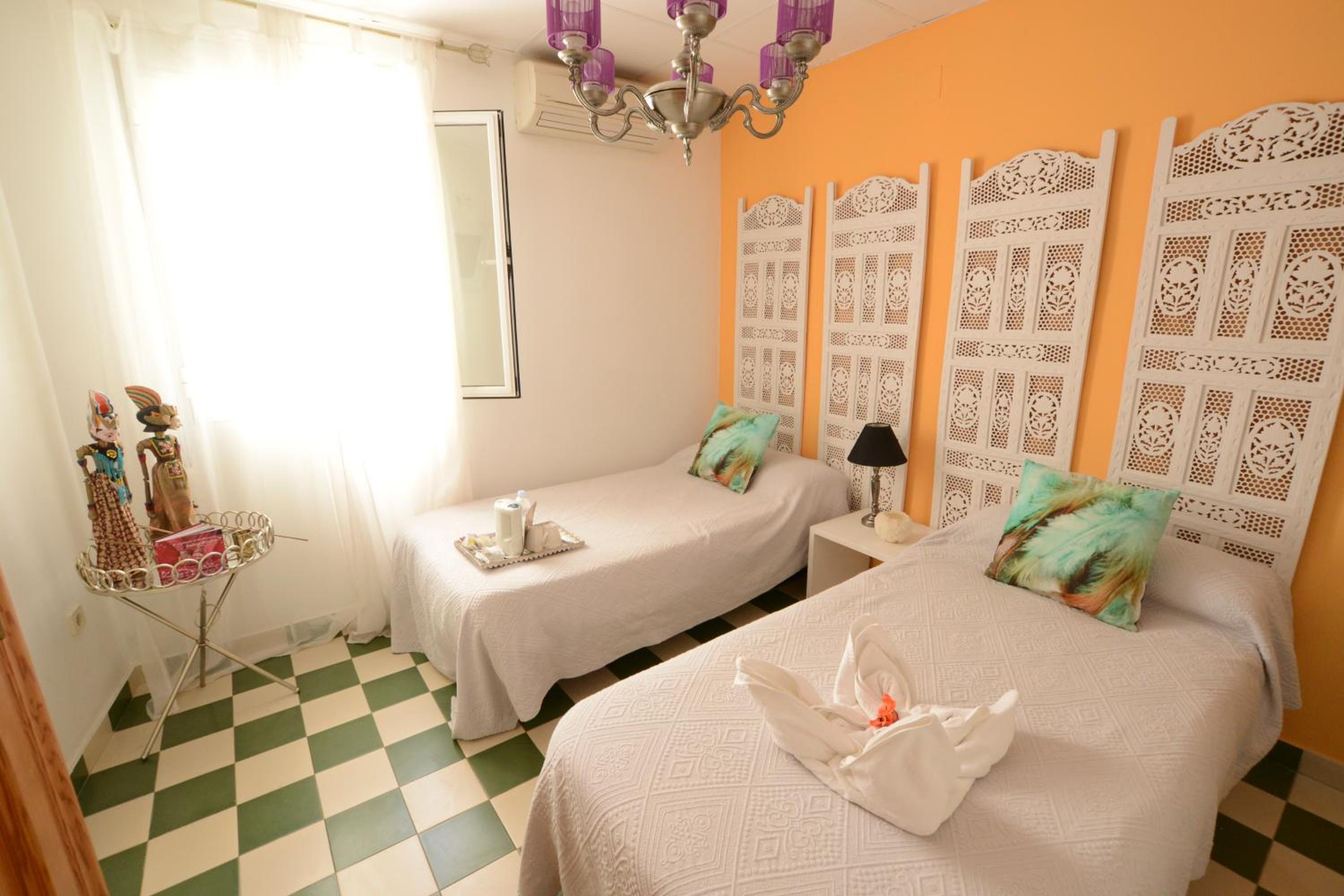 Double Room with Private Bathroom - Photo 90