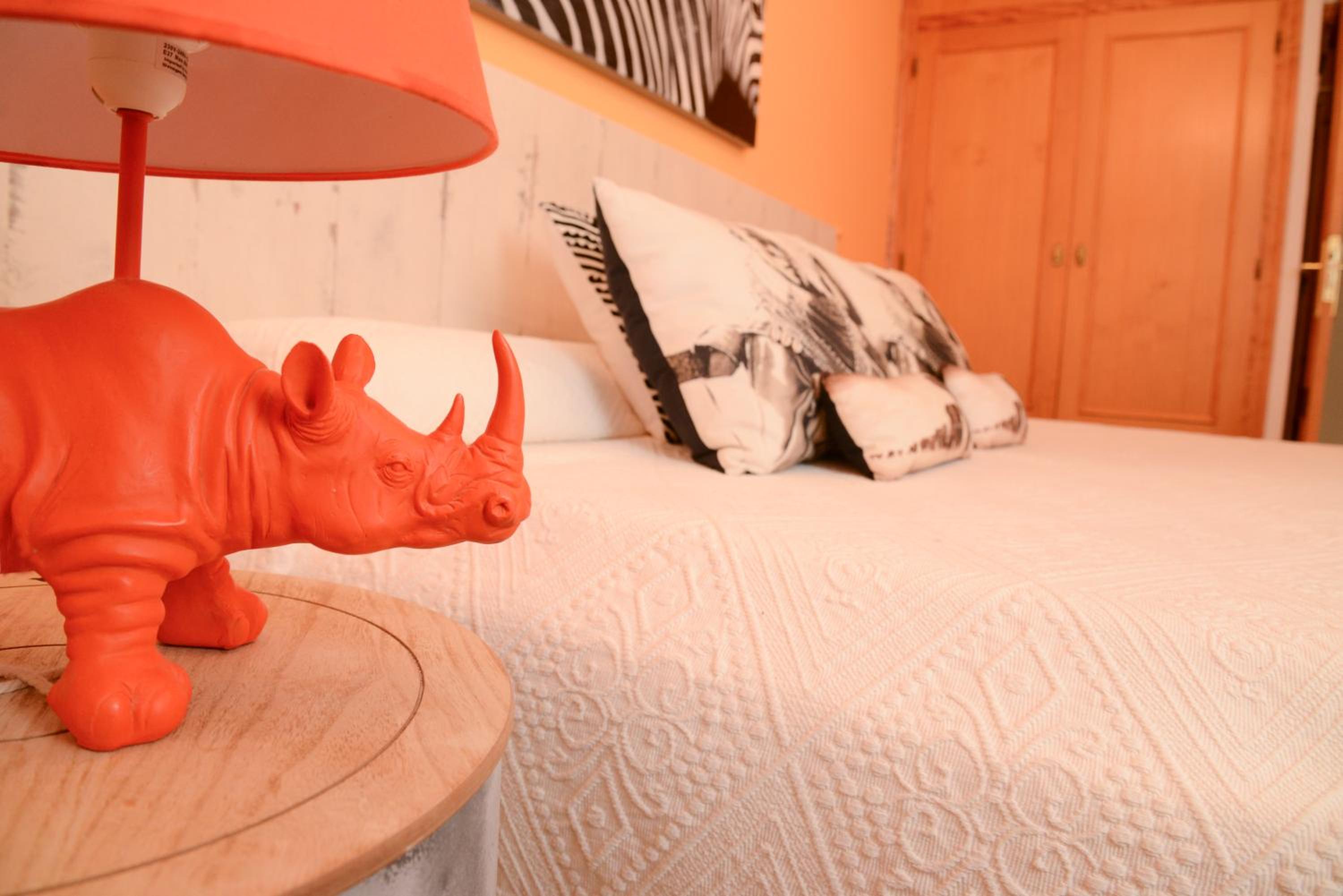 Double Room with Private Bathroom - Photo 95