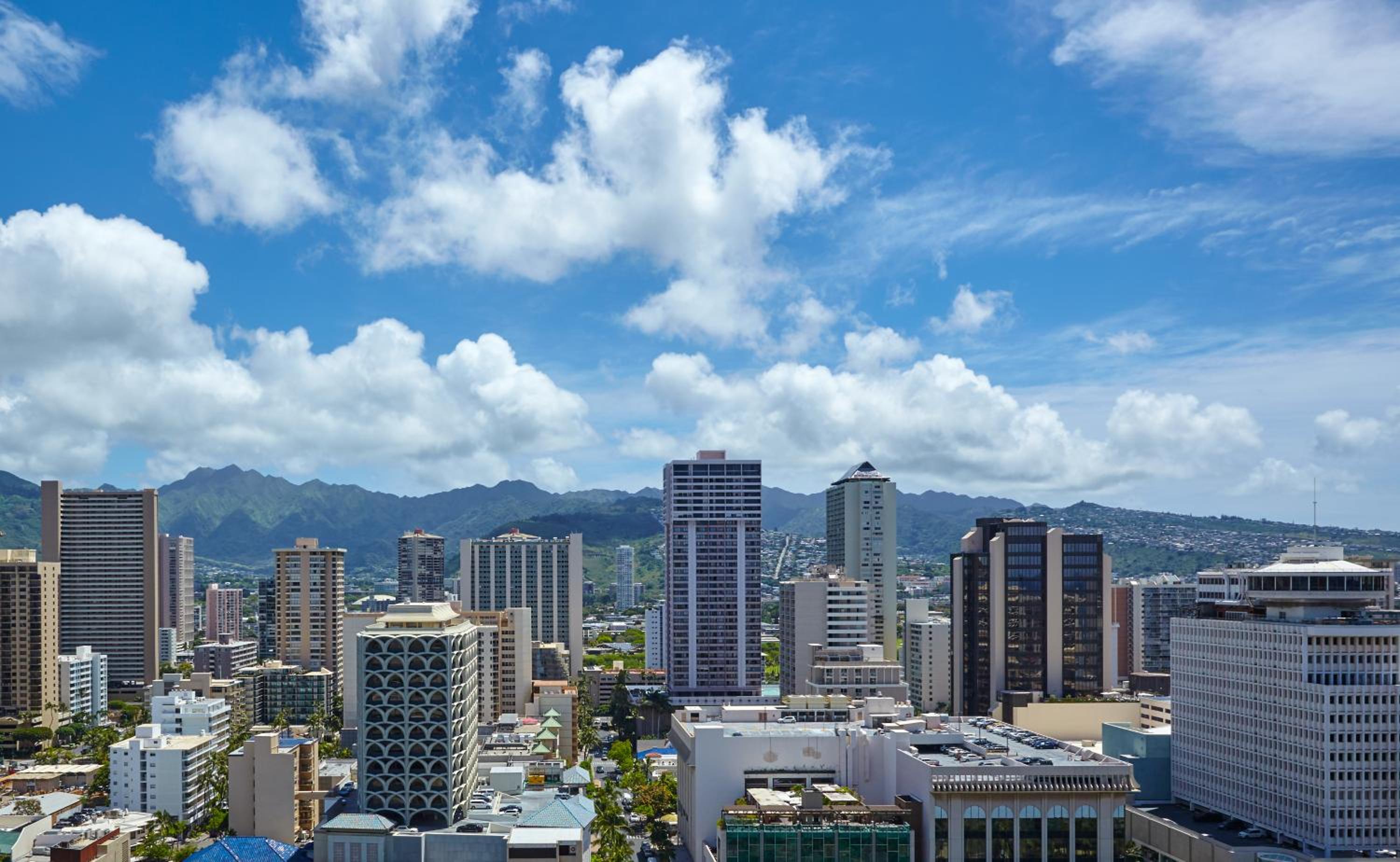 Mountain Waikiki View Queen