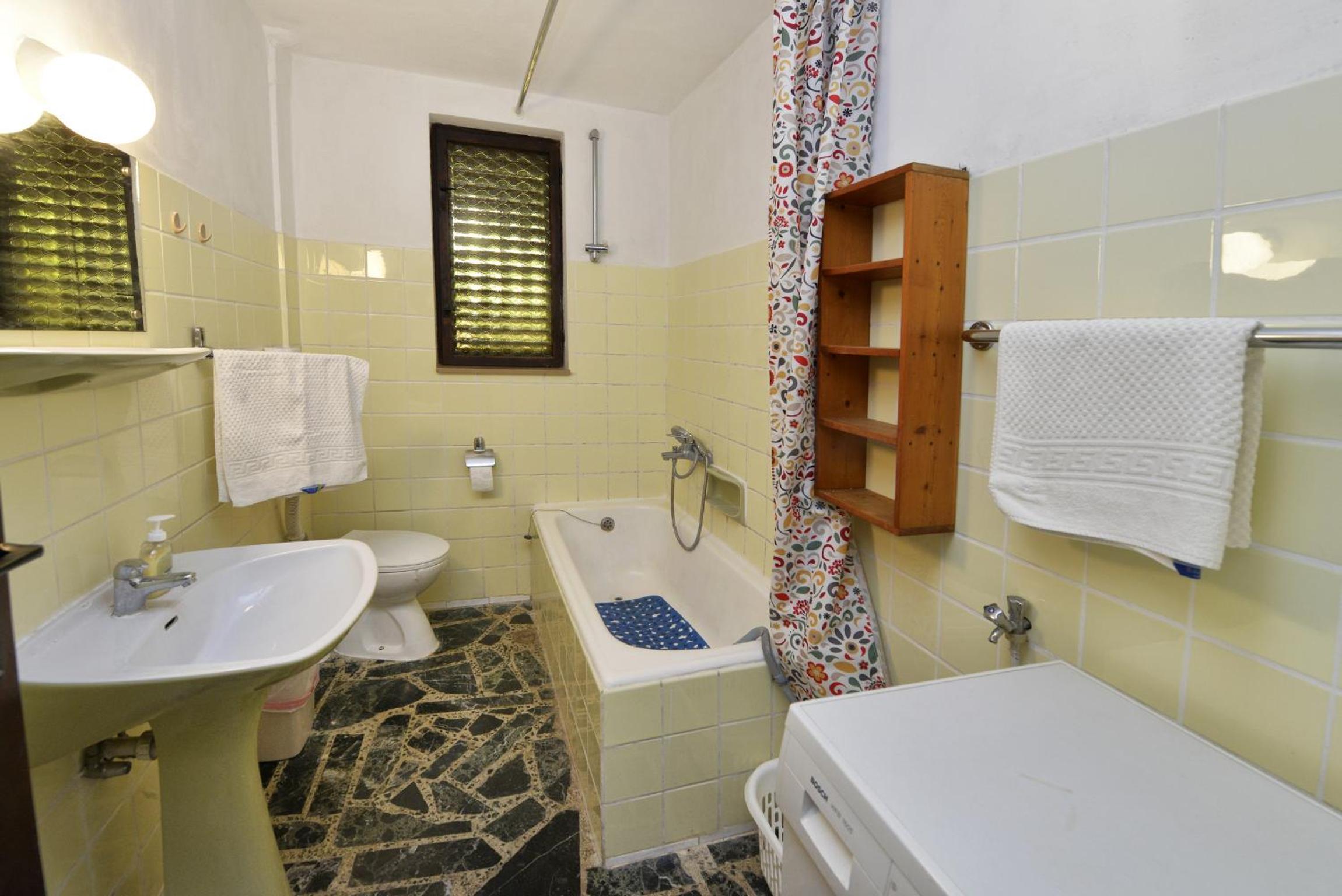 Three-Bedroom Apartment - Photo 4