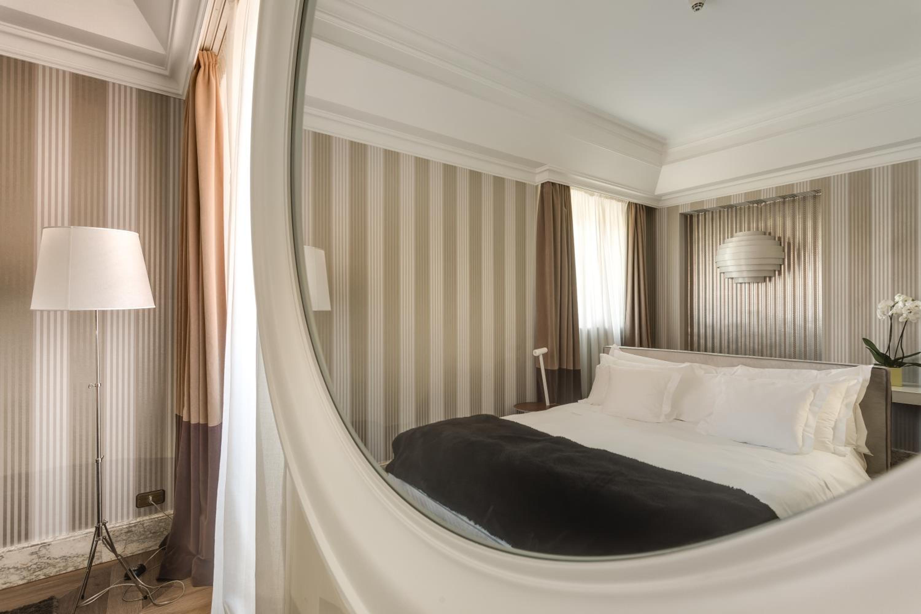 Executive Double Room thumbnail 5