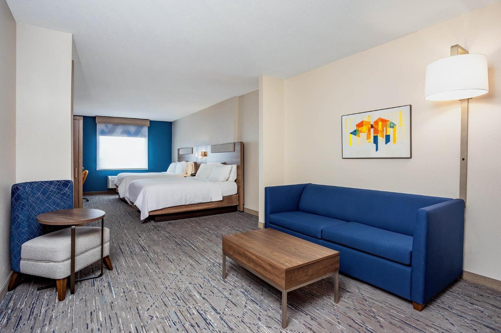 Queen Suite with Two Queen Beds and Mobility Accessible Tub