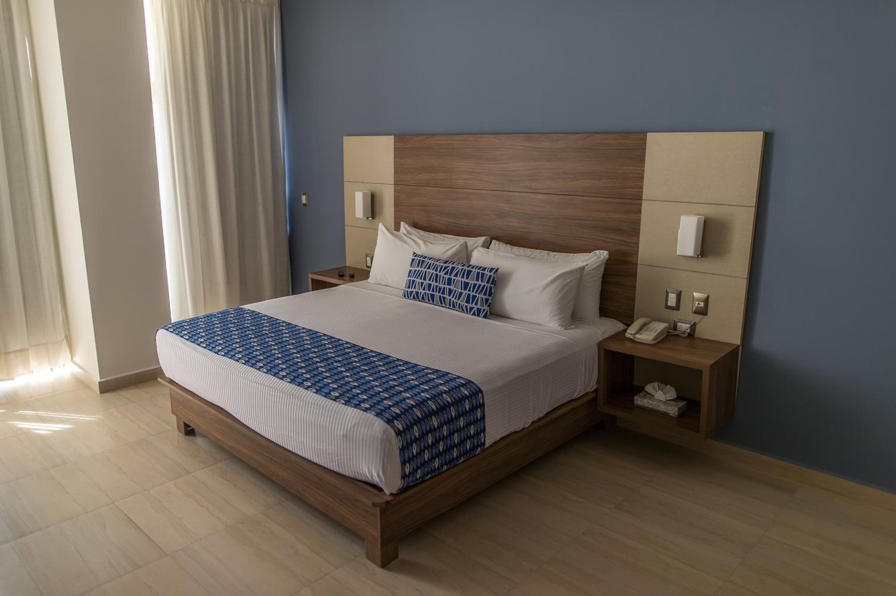 Standard Queen Room with Sea View