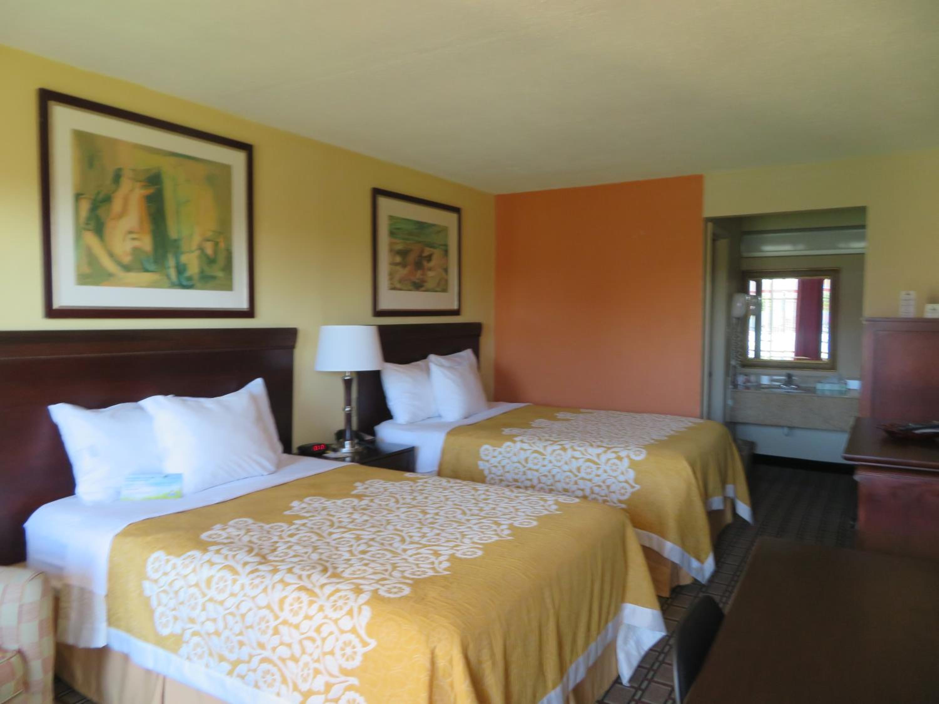 Double Room with Two Double Beds - Smoking - Photo 5