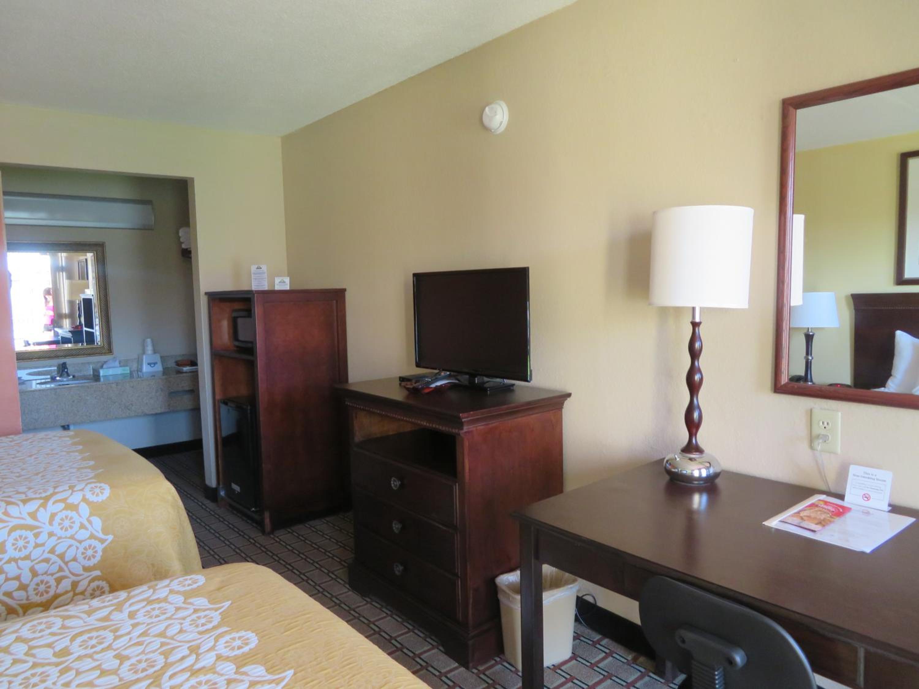 Double Room with Two Double Beds - Smoking - Photo 6