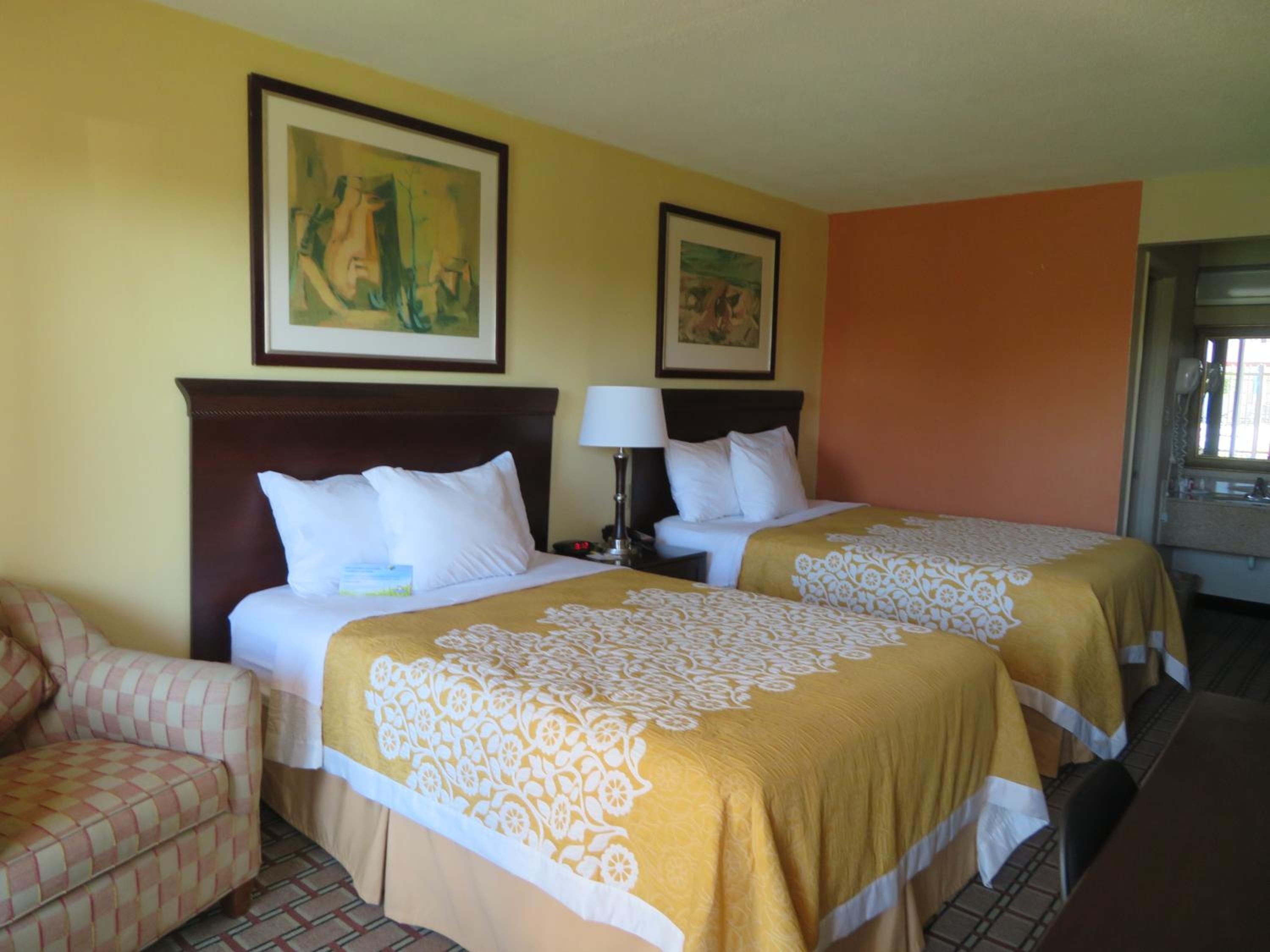 Double Room with Two Double Beds - Non-Smoking - Photo 4