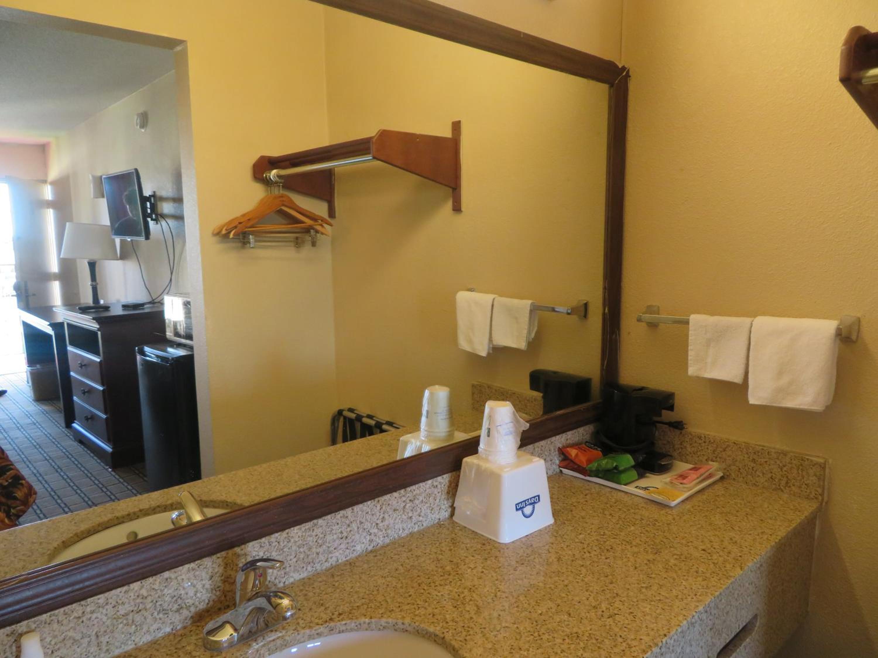 Double Room with Two Double Beds - Non-Smoking - Photo 5
