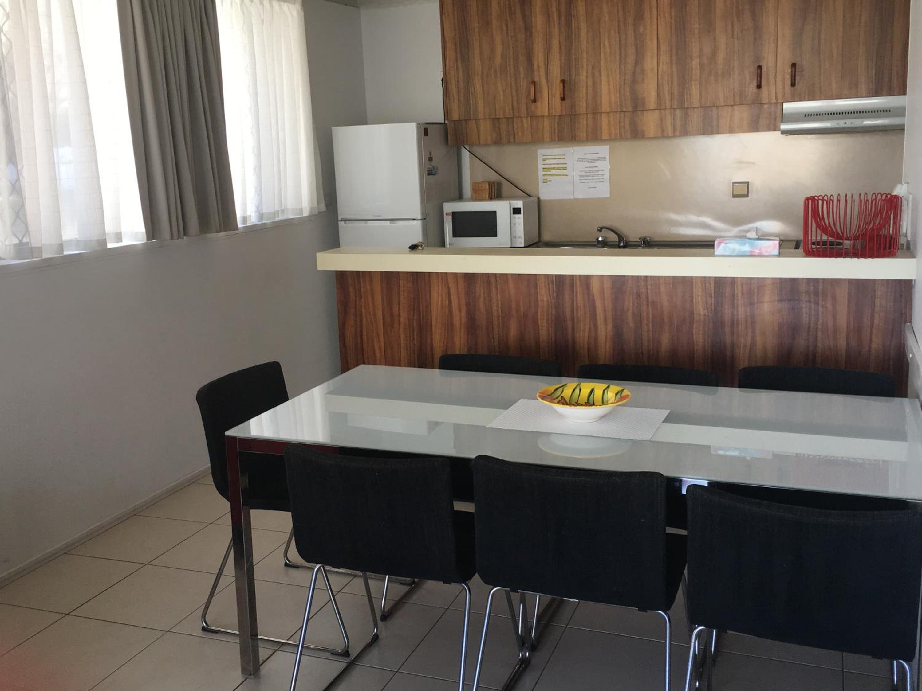 Standard Three-Bedroom Apartment with Partial Ocean Views photo 2