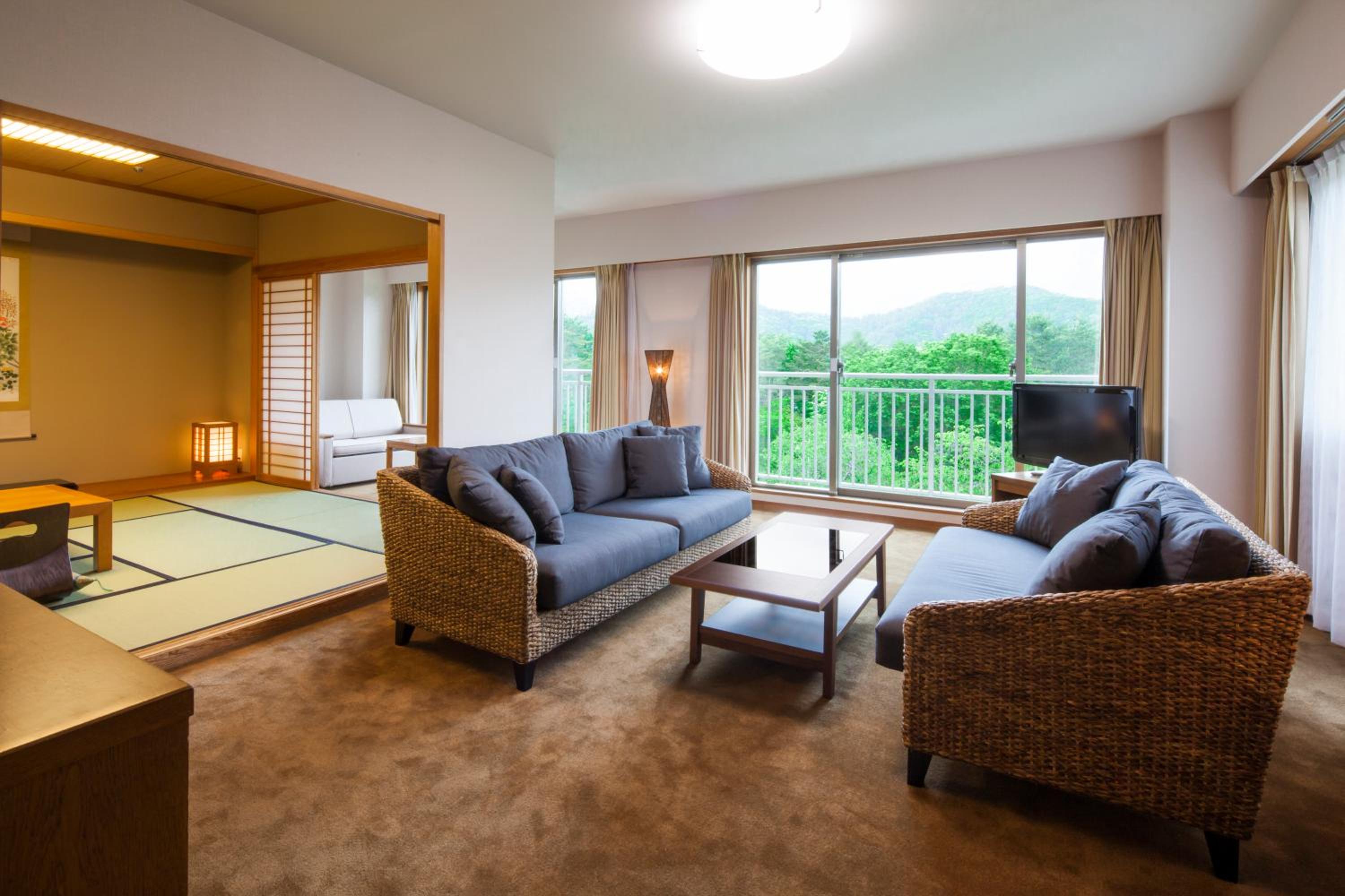 Superior Japanese-Style Room with Mountain View thumbnail 5