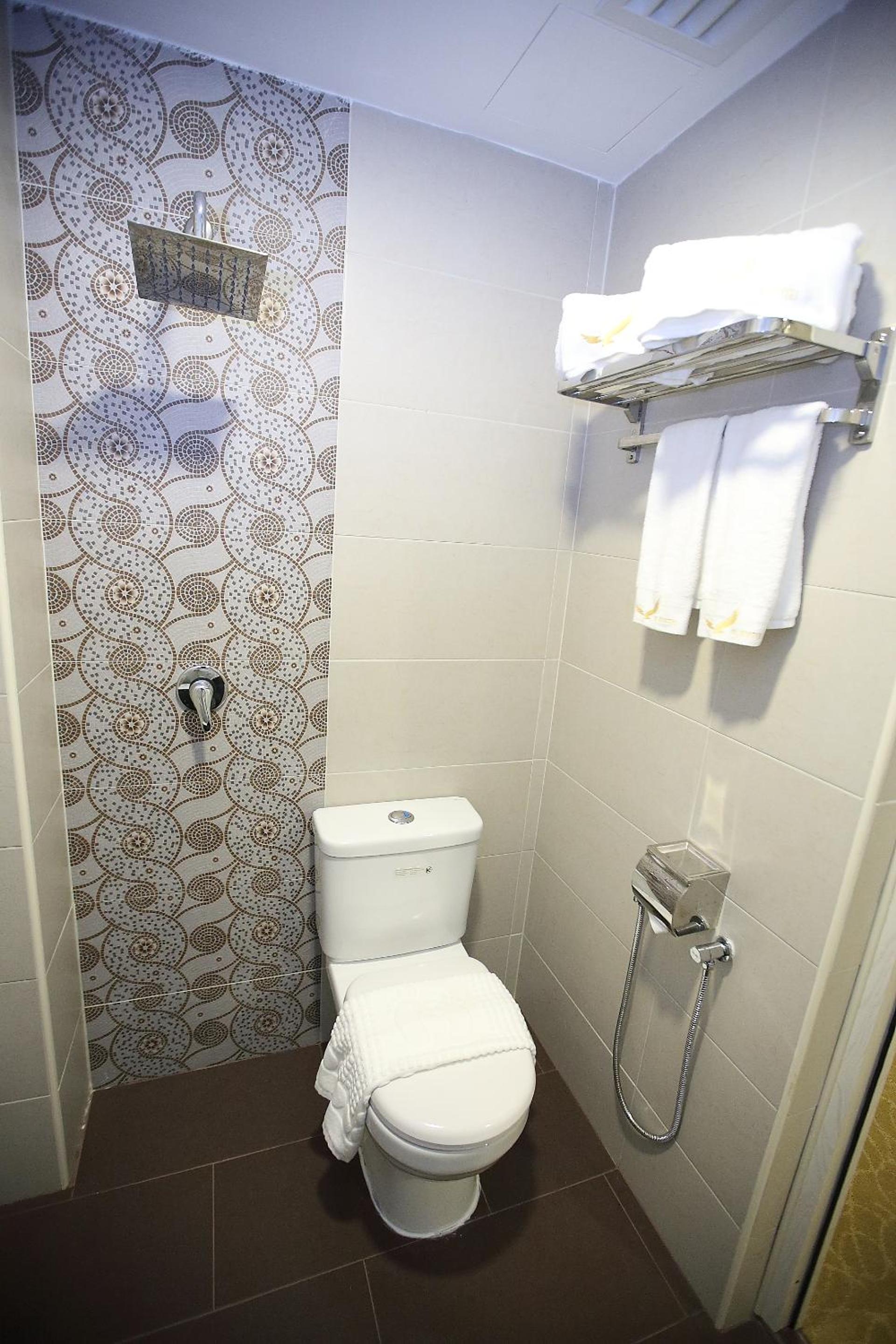 Standard King Room - Photo 5