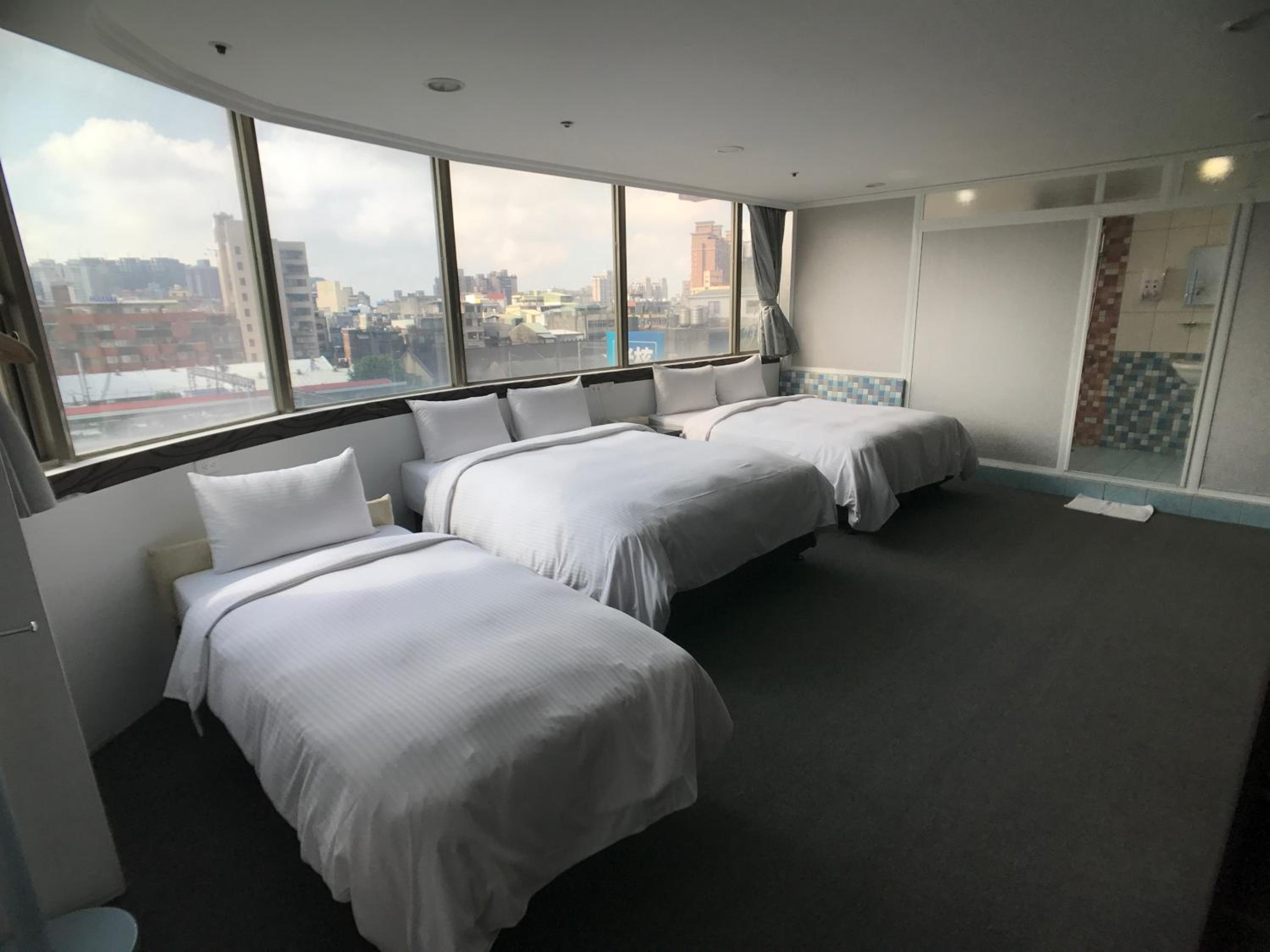Deluxe Quadruple Room photo 2