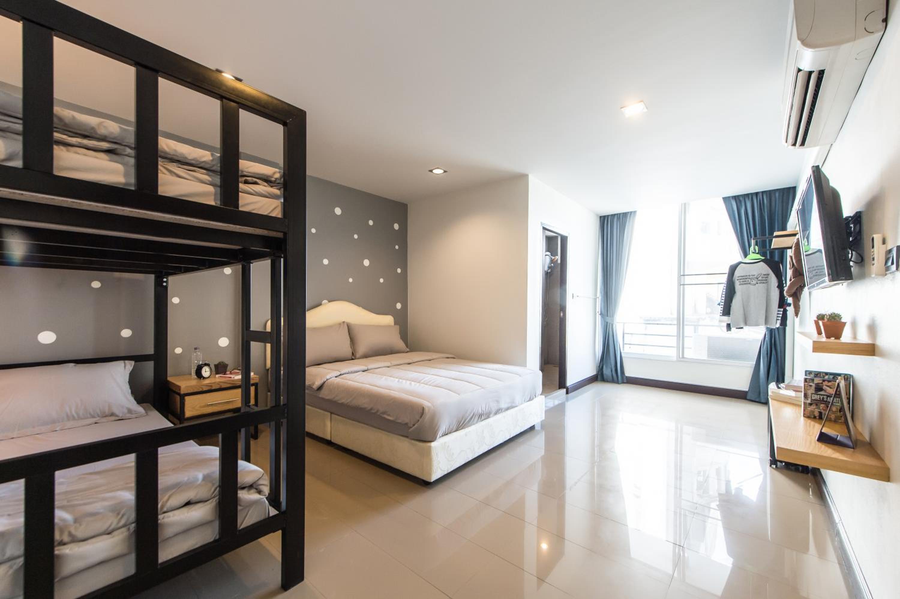 Family Room with Private Bathroom - Photo 1