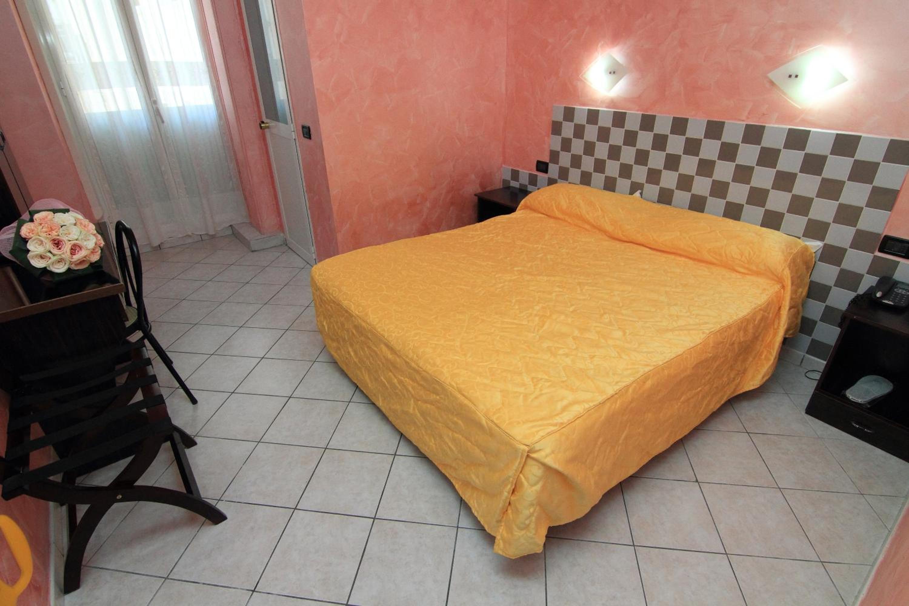 Double Room - Photo 3