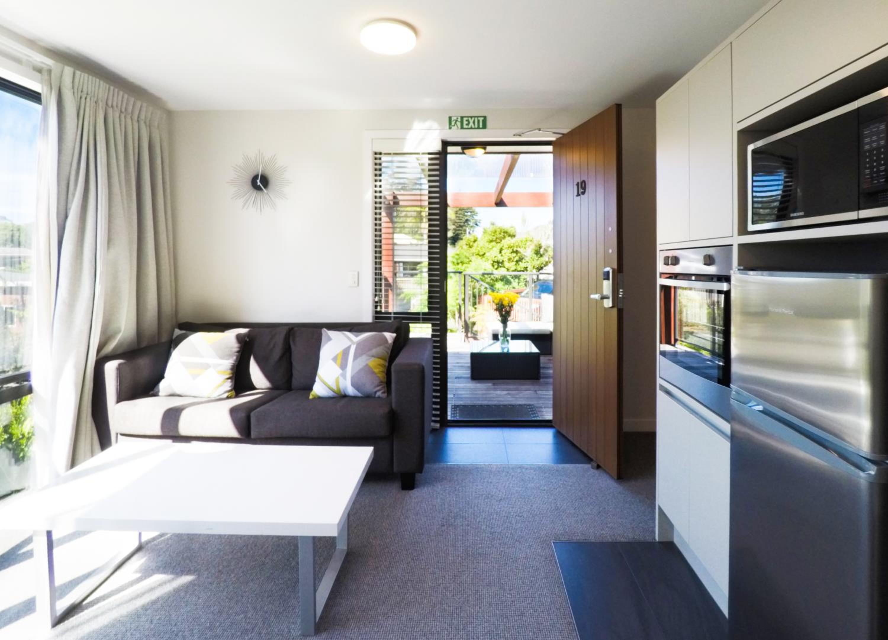 Luxury One-Bedroom Apartment - Photo 1