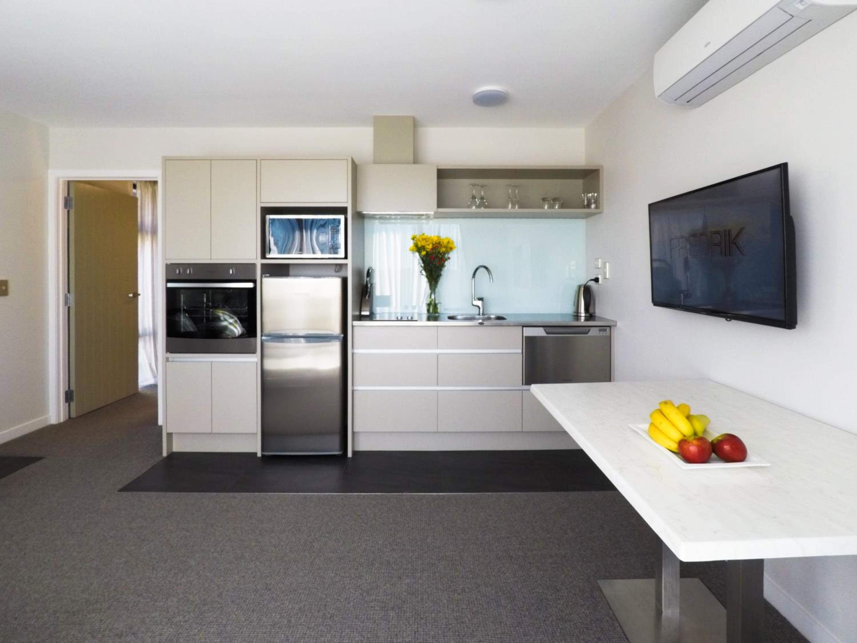 Luxury One-Bedroom Apartment - Photo 3
