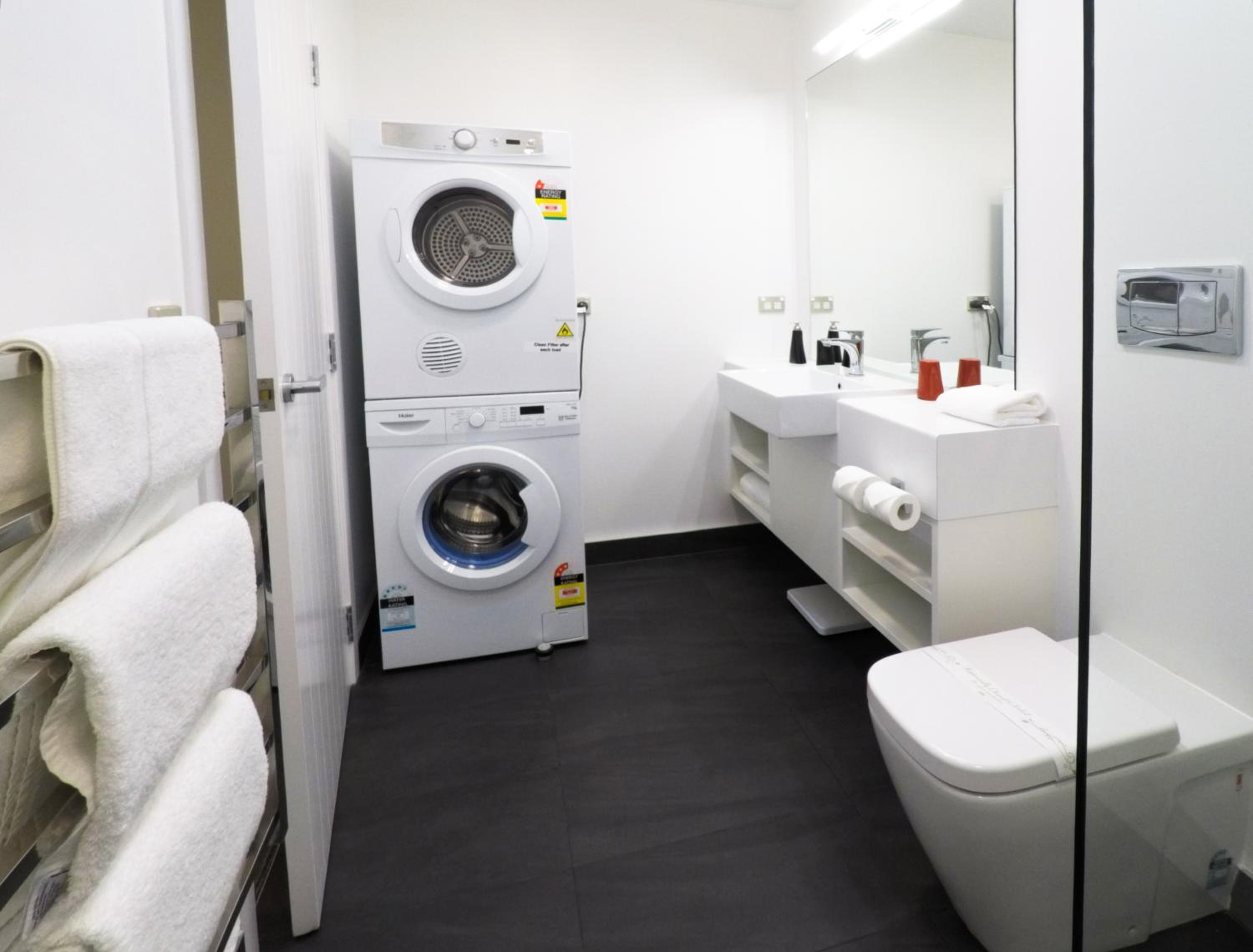 Luxury One-Bedroom Apartment - Photo 4