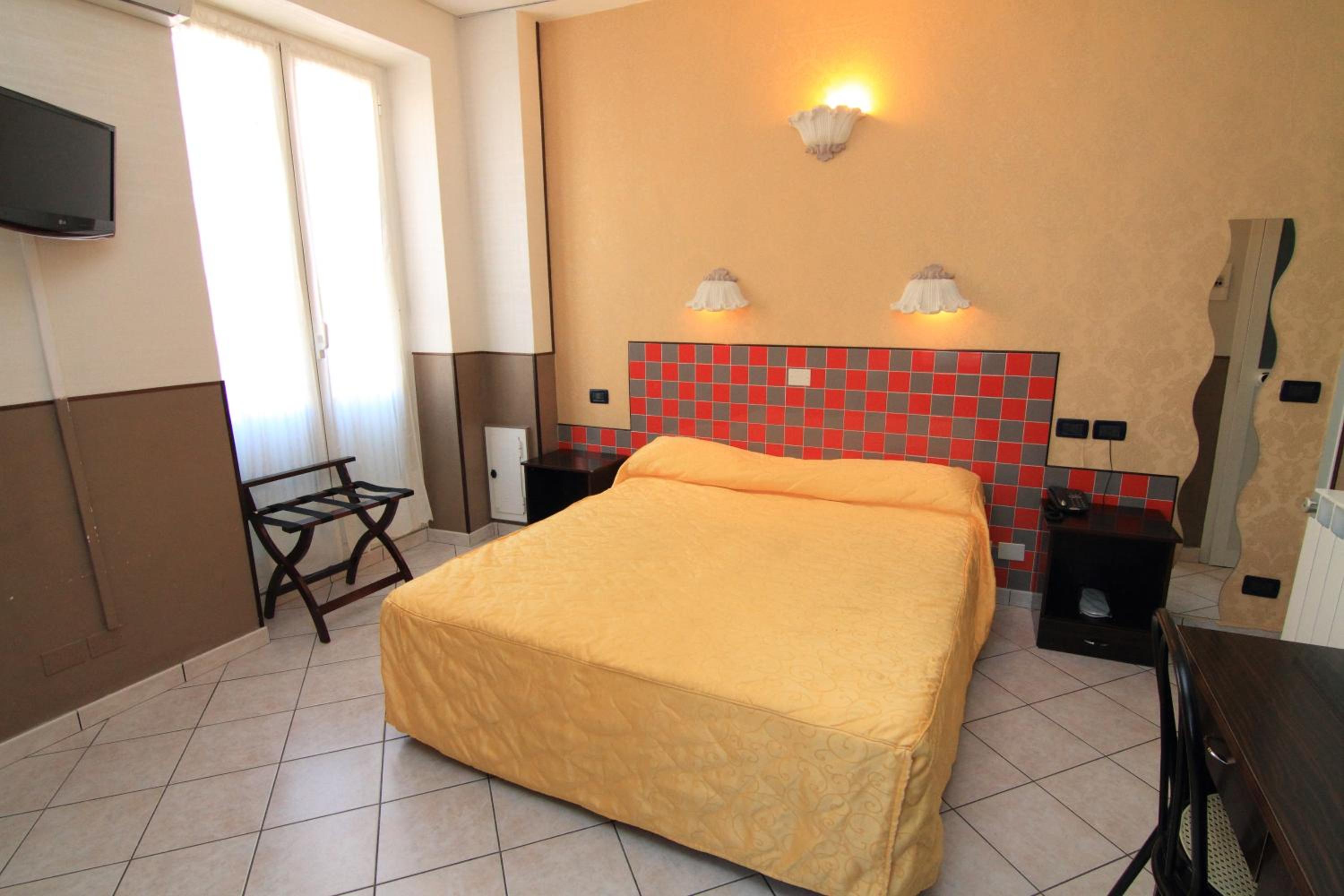 Double Room - Photo 7