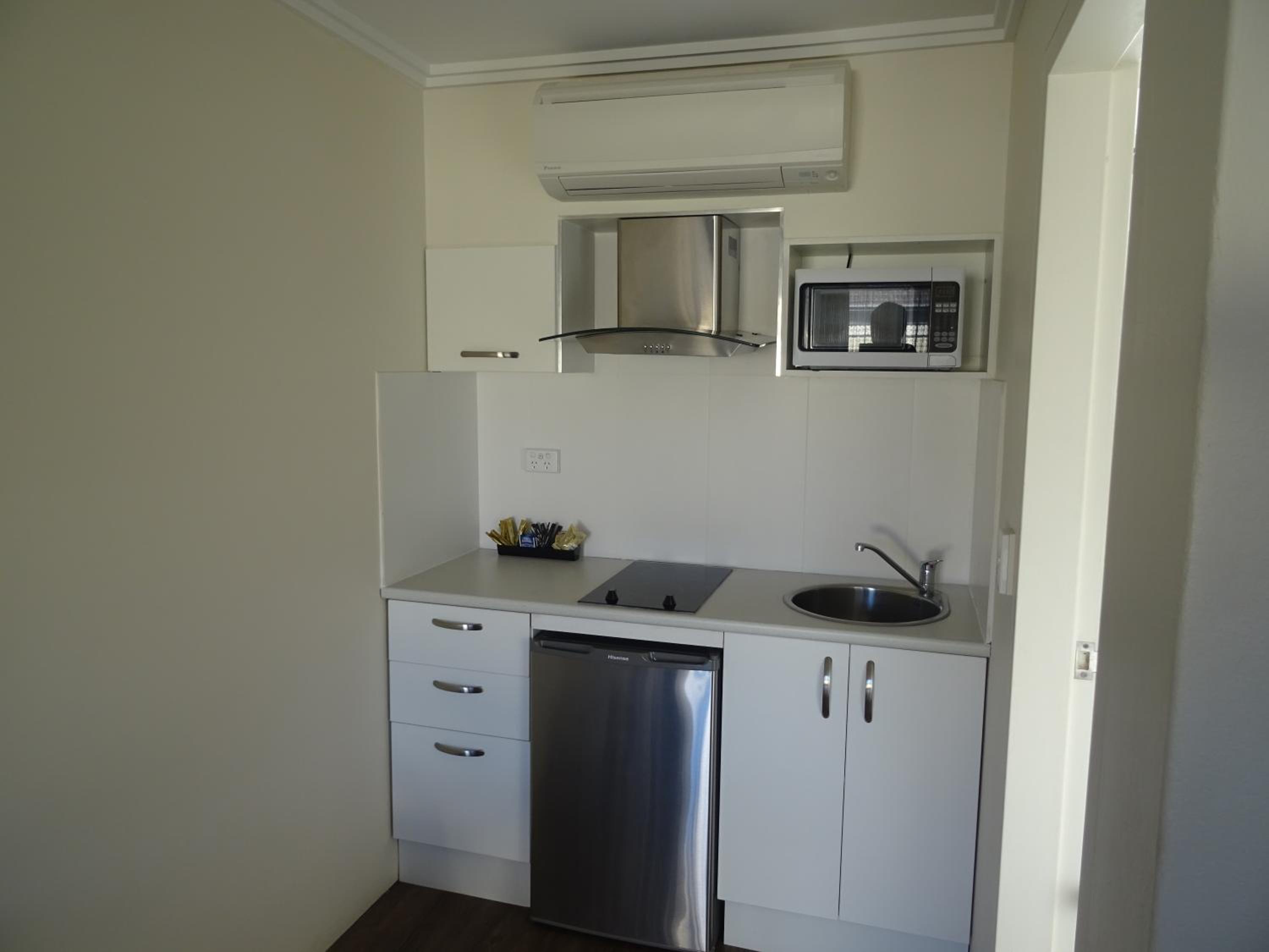 Double Room (Non Pet-Friendly) photo 3