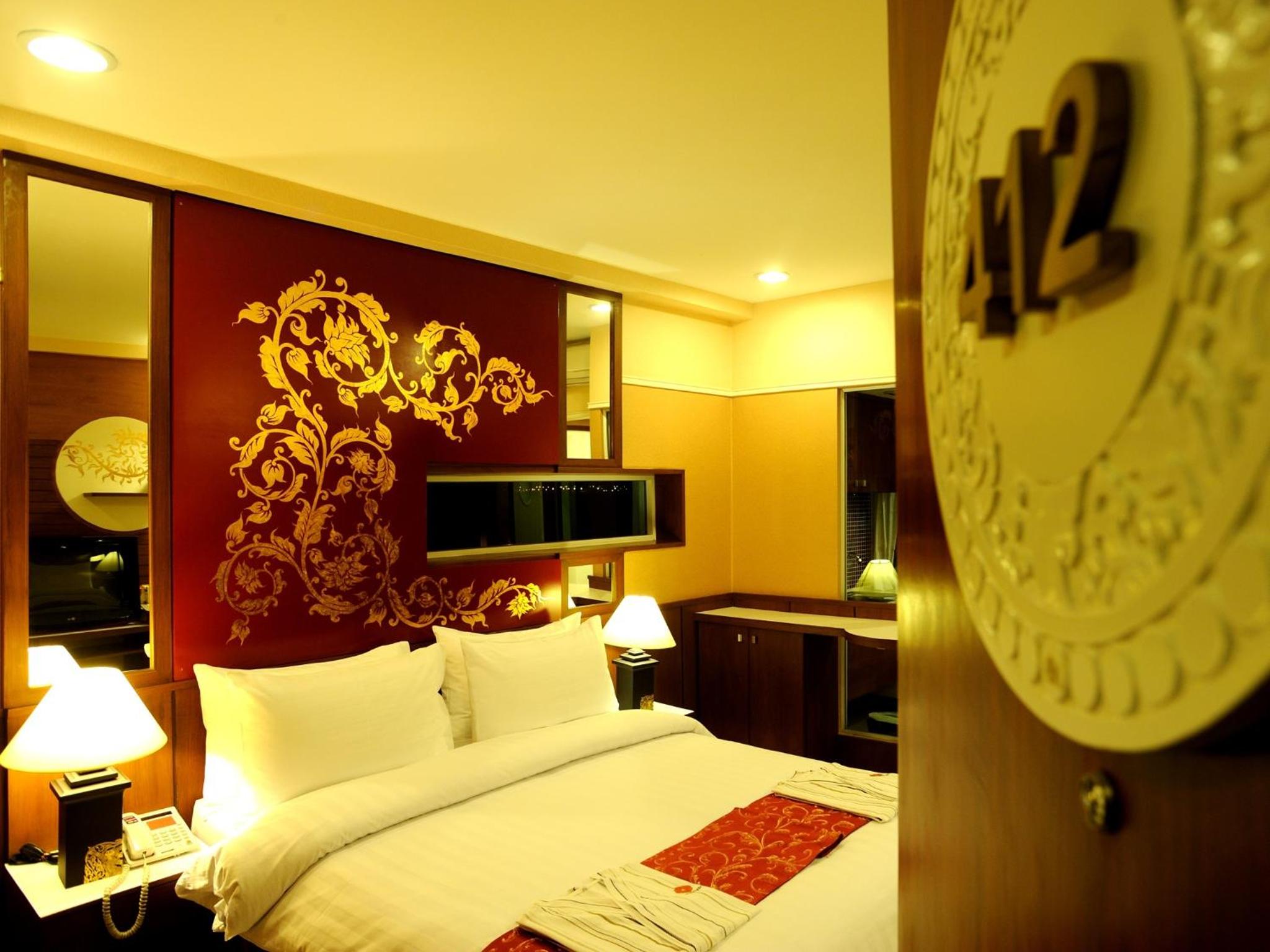 Superior Queen Room-Room only-No Airport Transfer - Photo 12