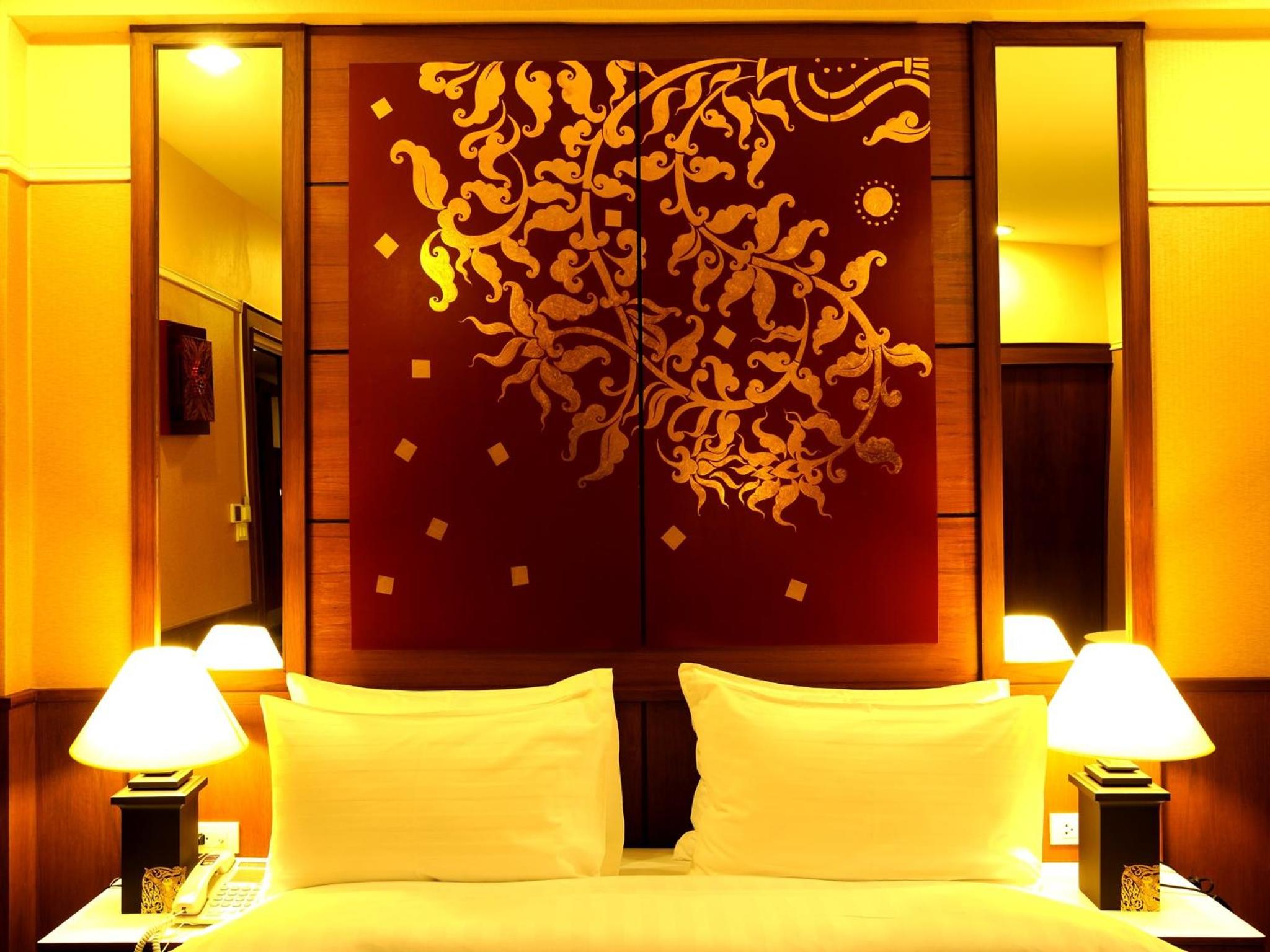 Superior Queen Room-Room only-No Airport Transfer - Photo 10