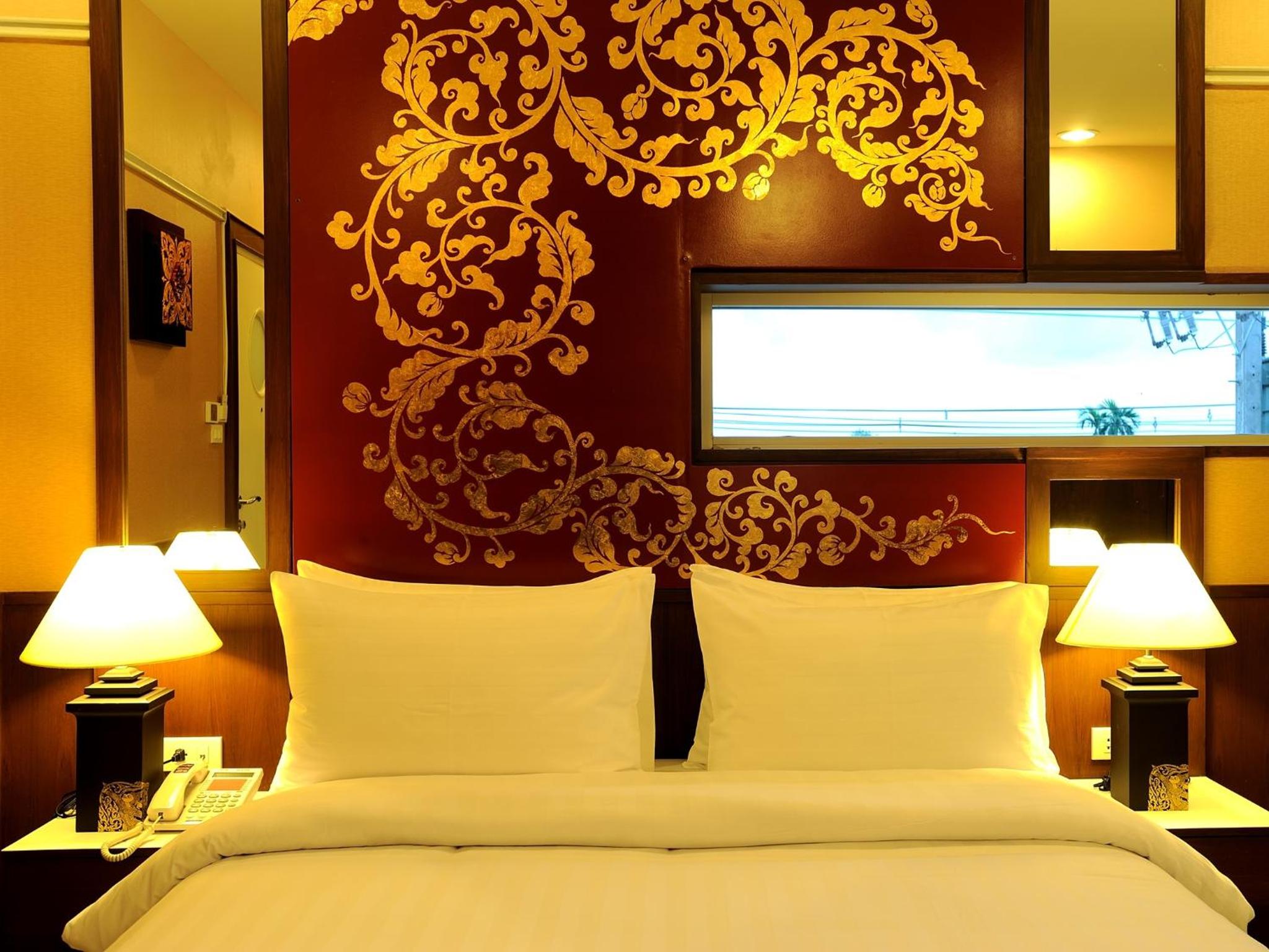 Superior Queen Room-Room only-No Airport Transfer - Photo 8