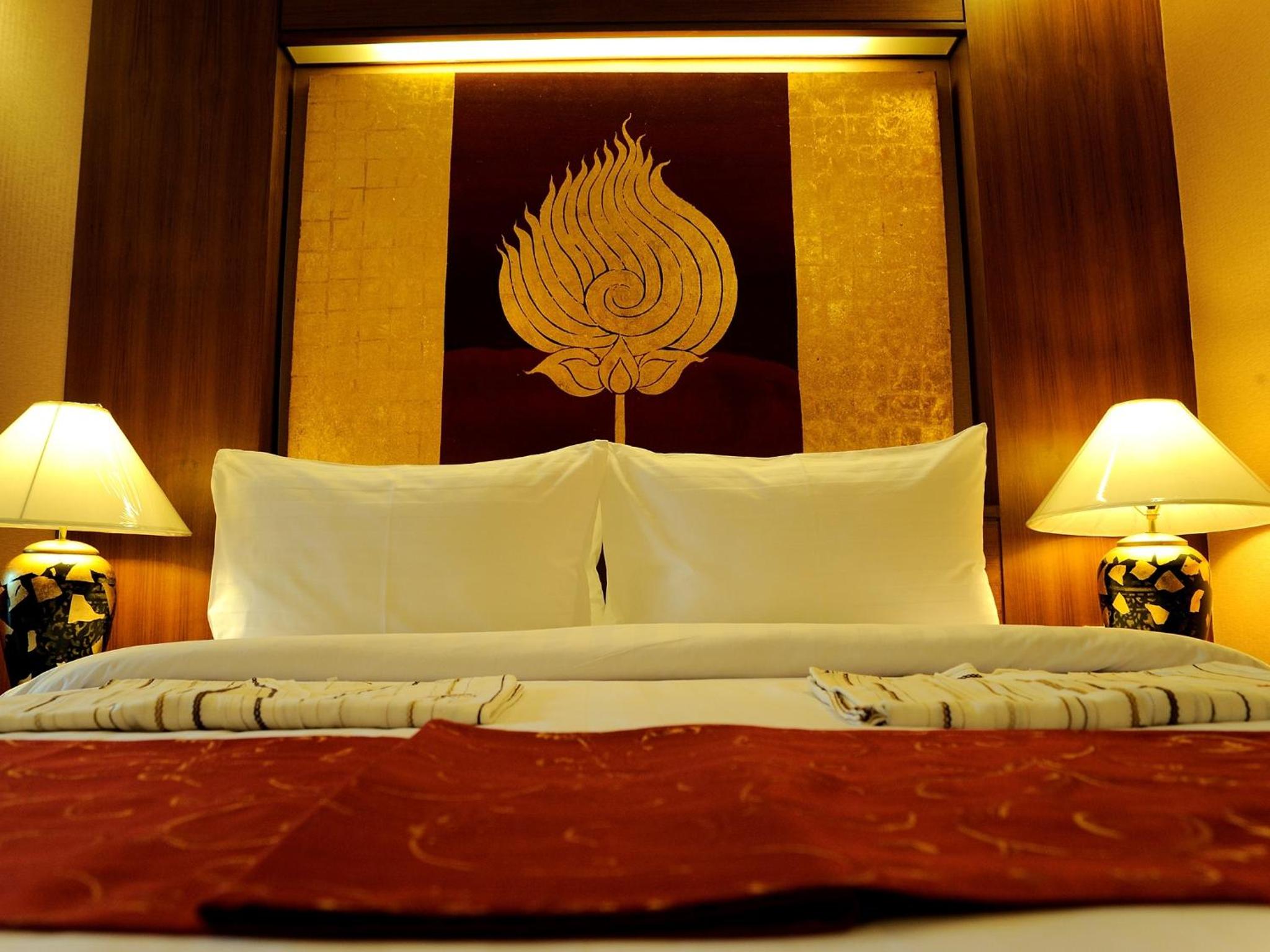 Superior Queen Room-Room only-No Airport Transfer - Photo 13