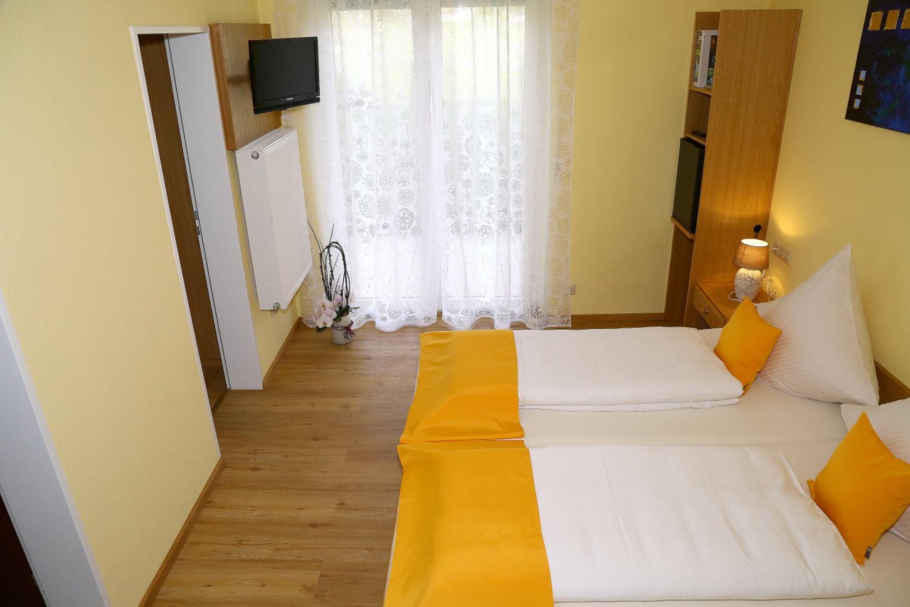 Standard Double Room - Photo 7
