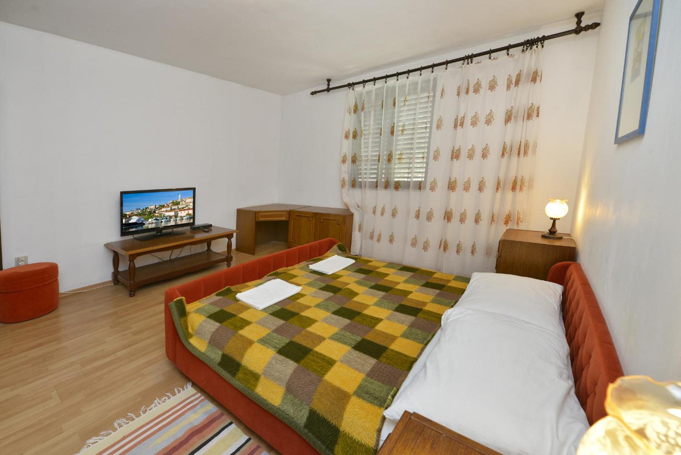 Three-Bedroom Apartment - Photo 9