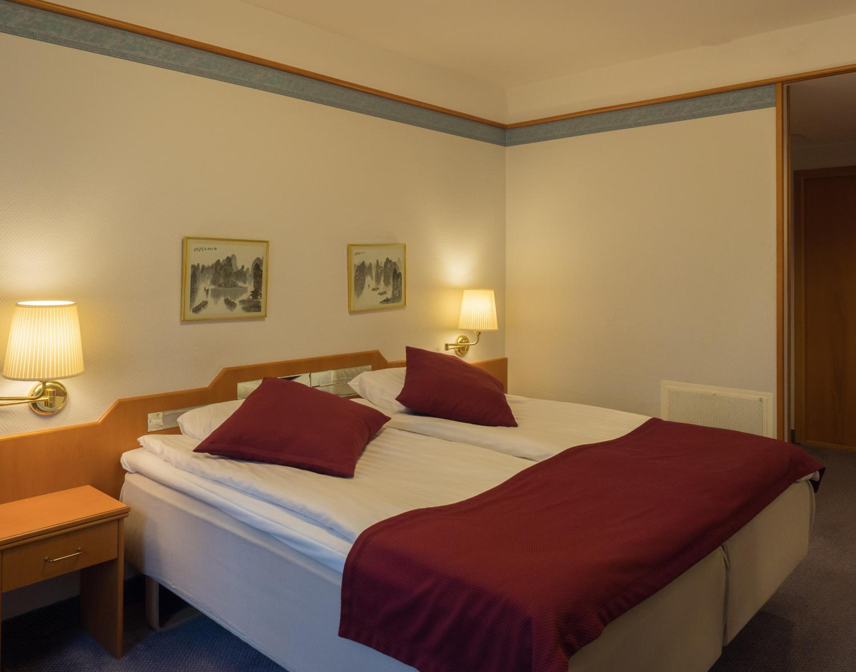 Standard Twin Room - Photo 4