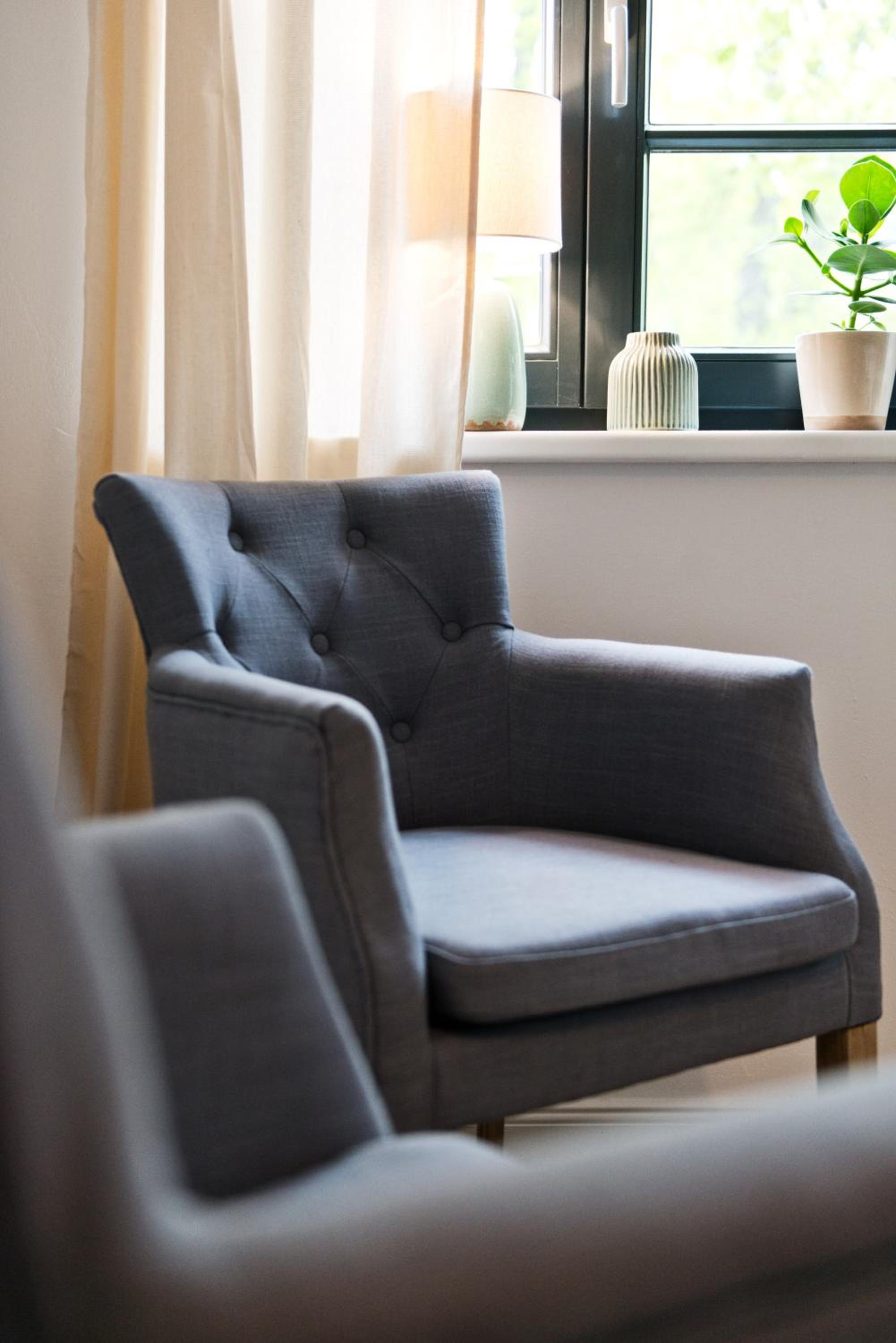 Large Double Room with Sofa - Photo 2