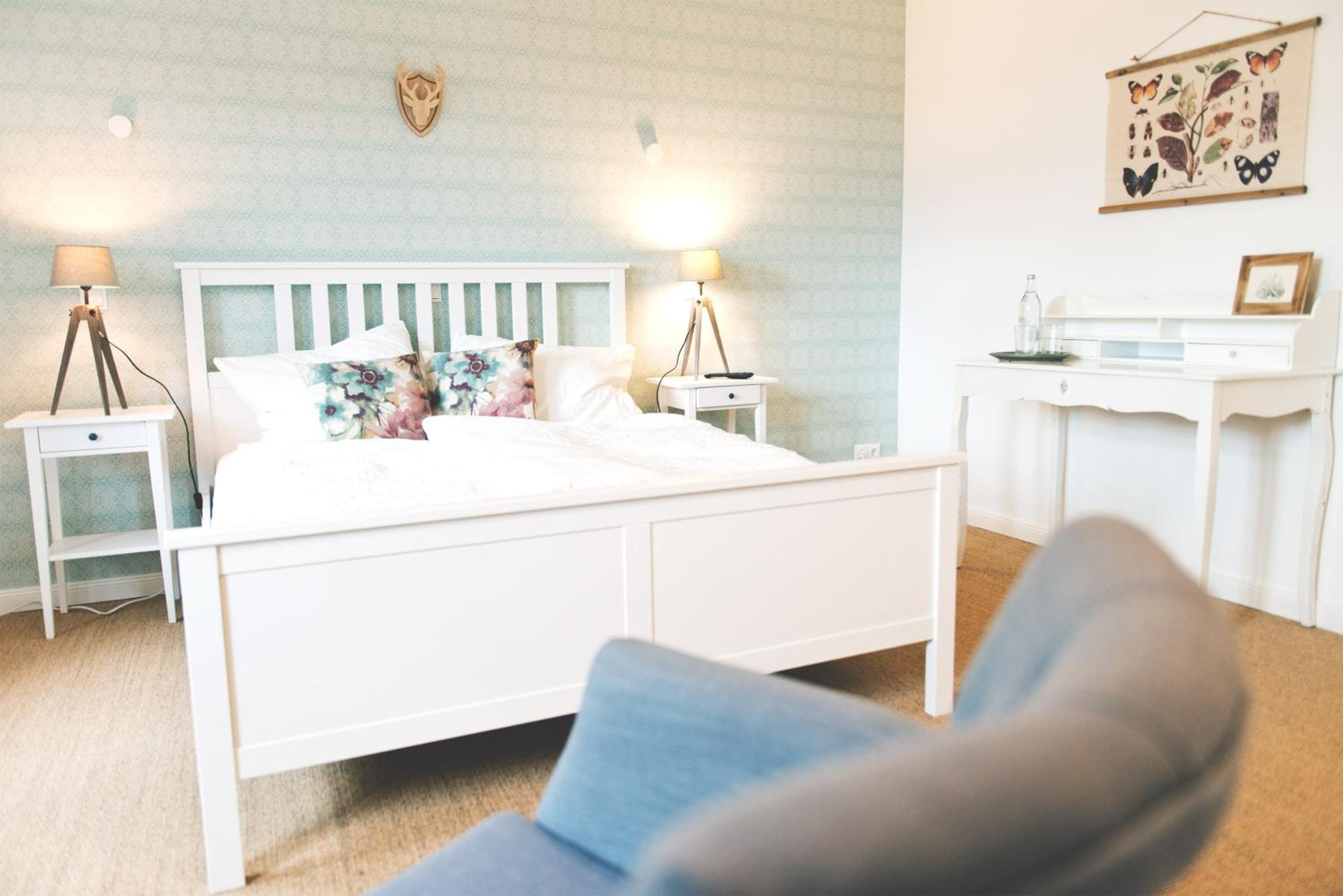 Large Double Room with Sofa - Photo 1