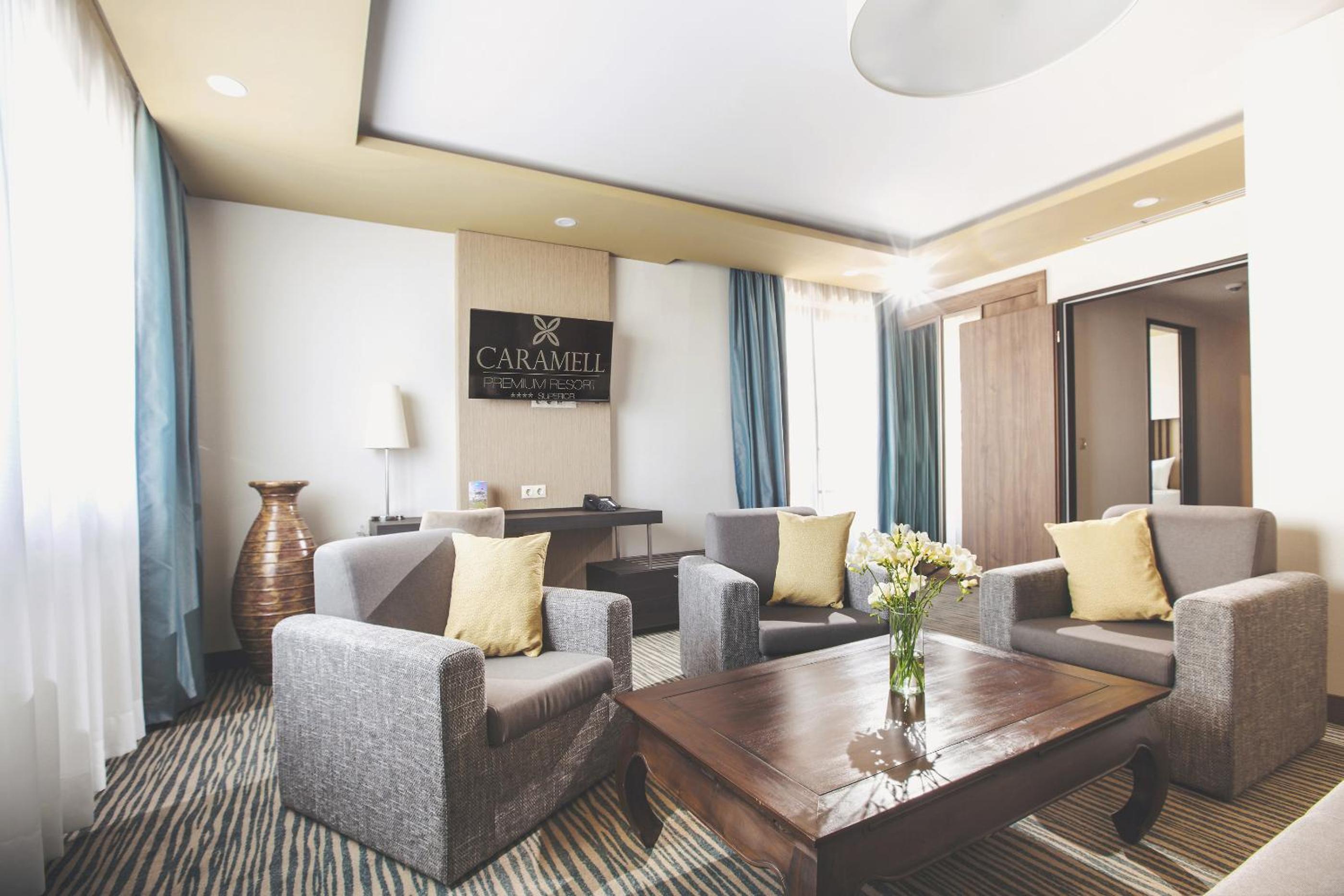 Deluxe Suite with Balcony thumbnail 5