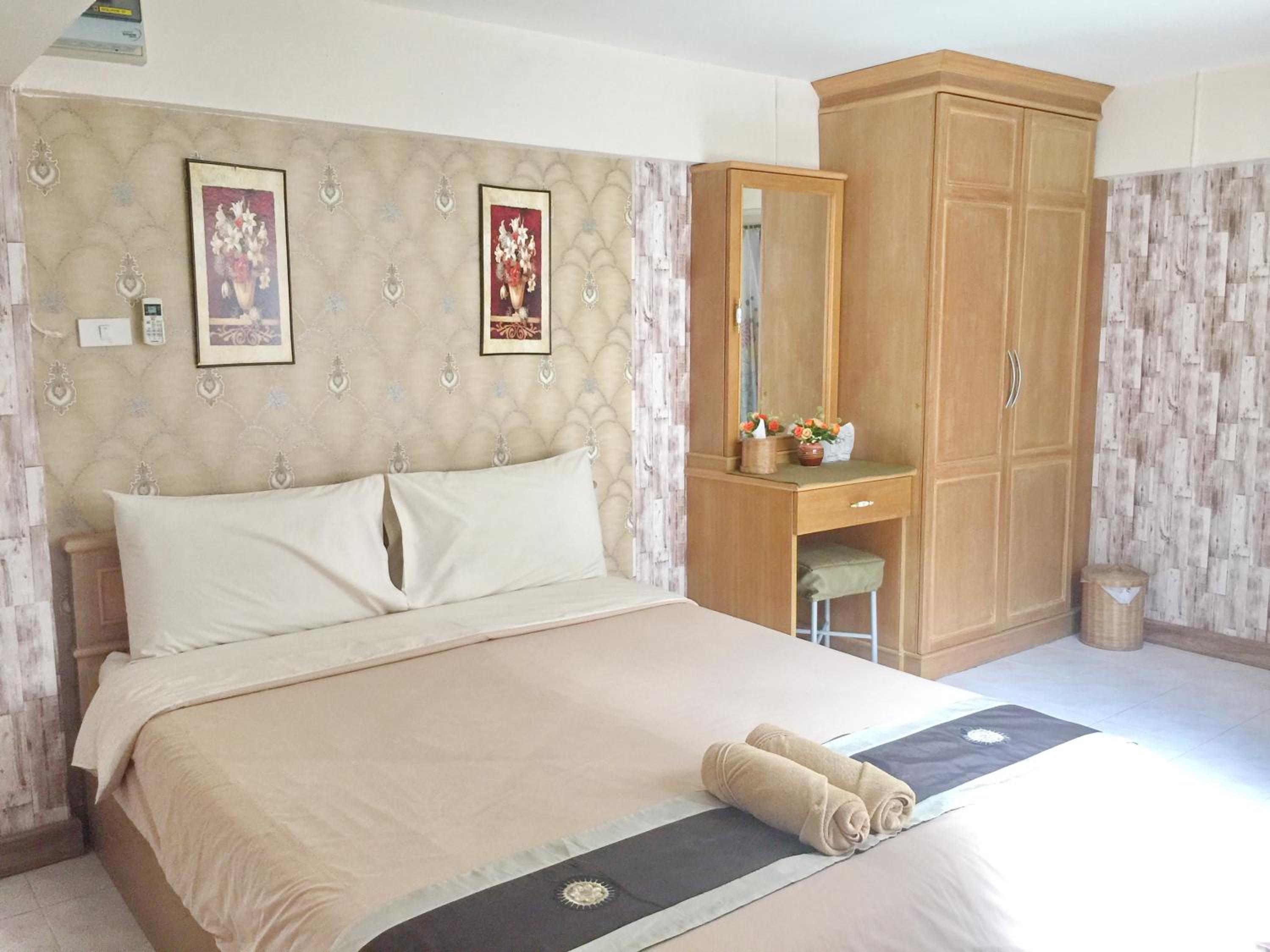 Double Room with Private Bathroom - Photo 6