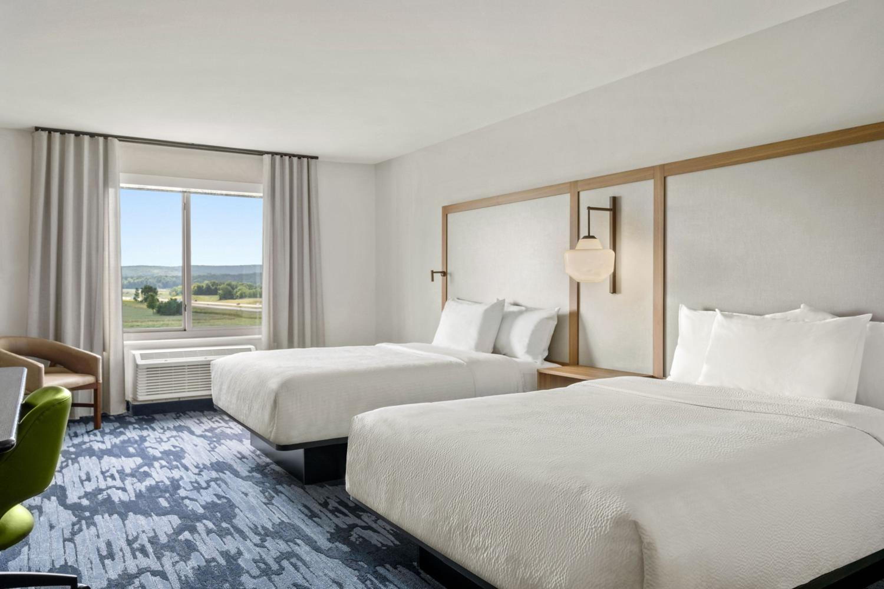 Queen Room with Two Queen Beds and Roll-In Shower - Mobility Access/Hearing Accessible