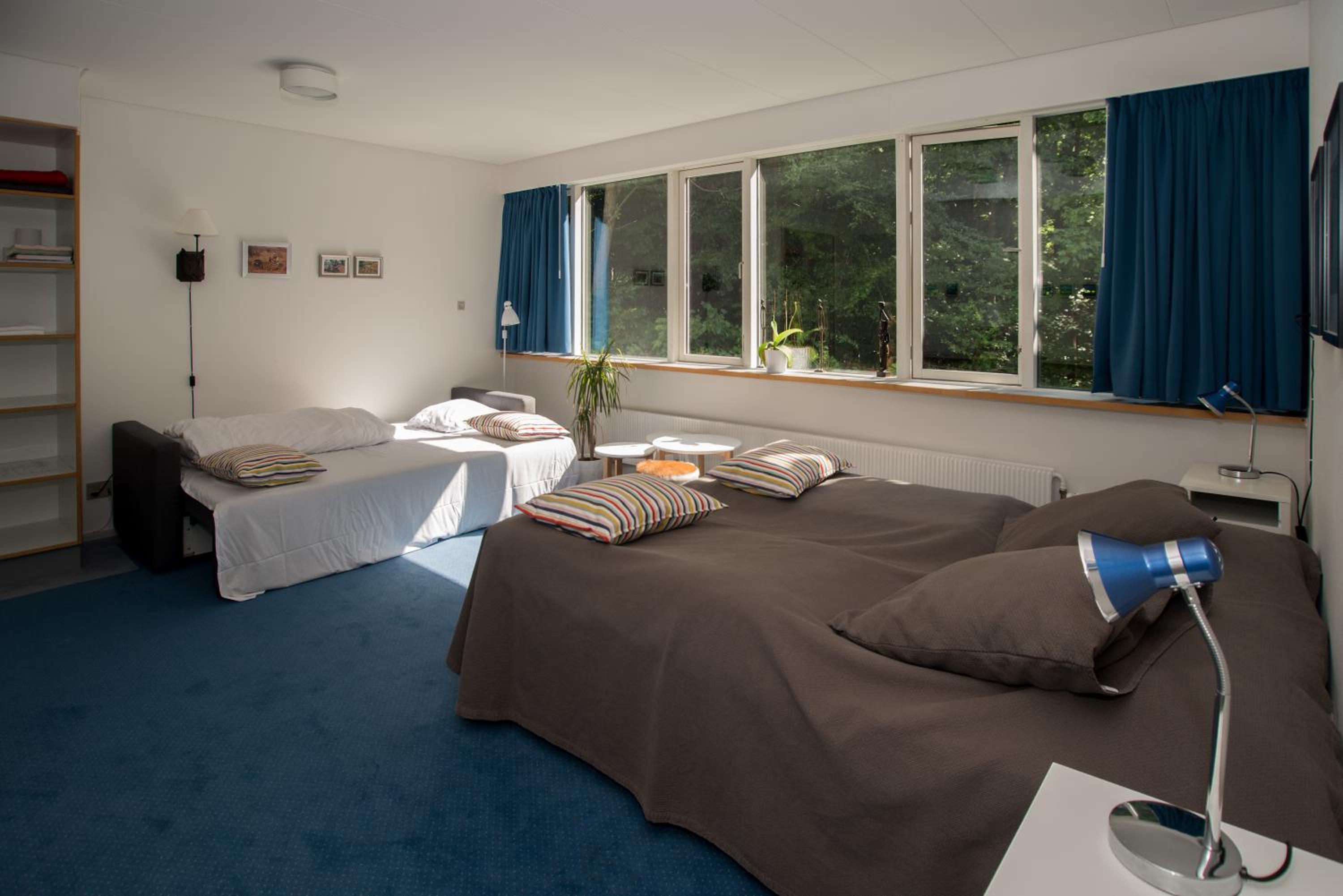 Family Room (2 Adults + 2 Children) - Photo 2