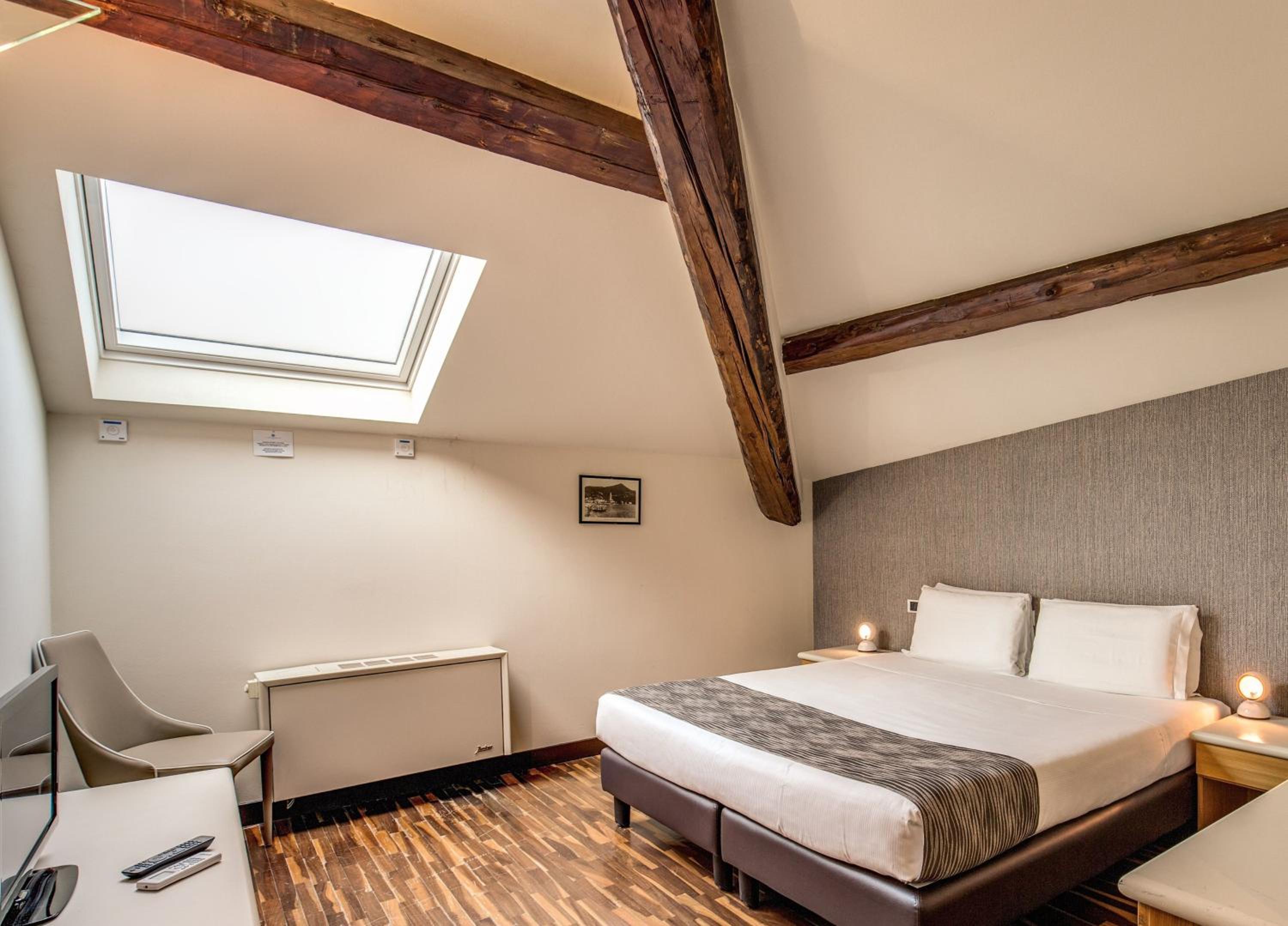 Double or Twin Room - Attic photo 2