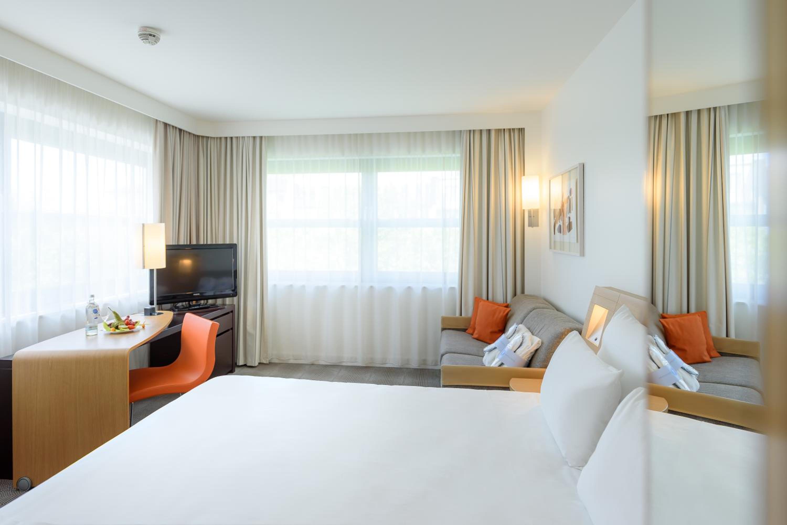Executive Double Room with Sofa Bed - Photo 3