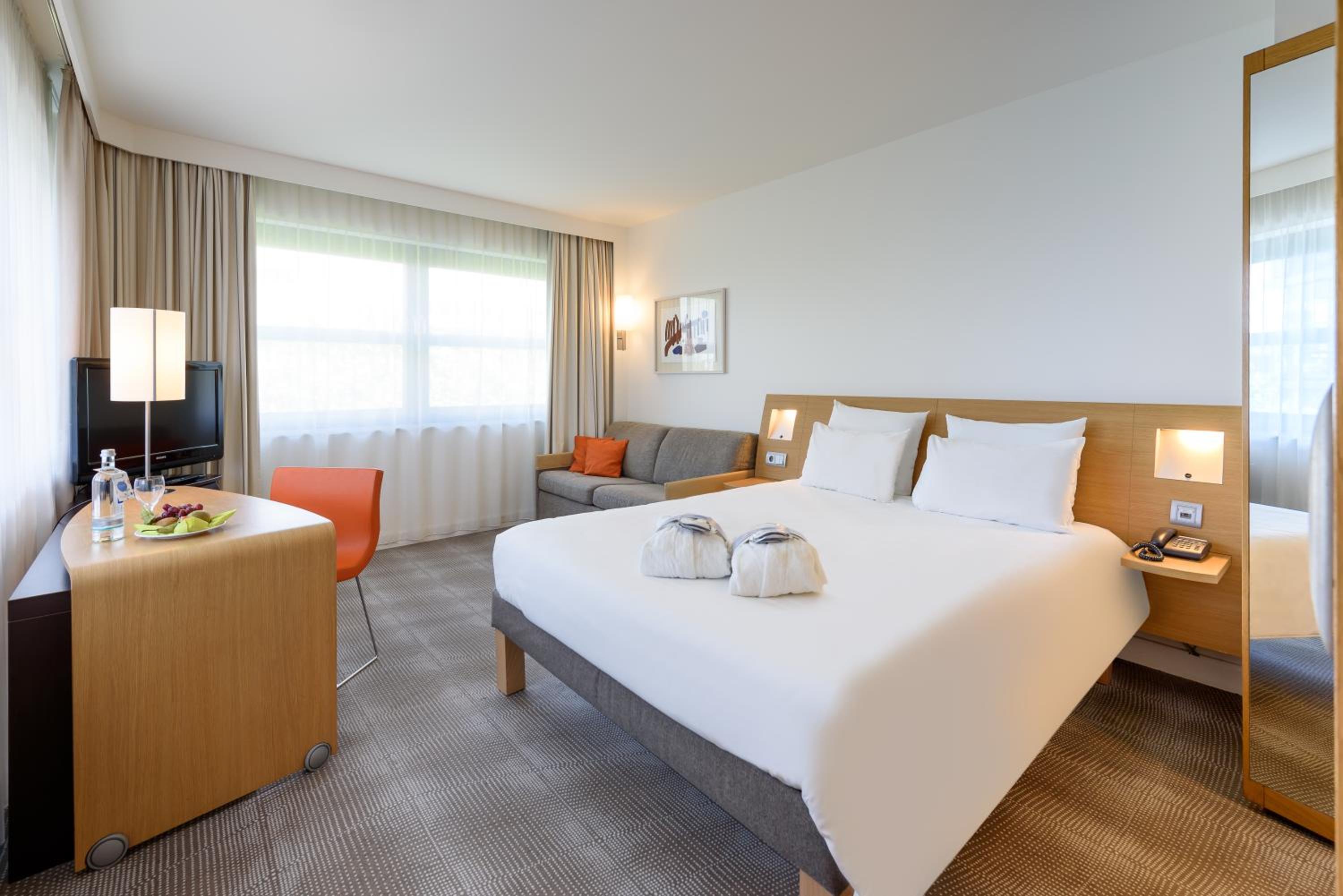 Executive Double Room with Sofa Bed - Photo 1